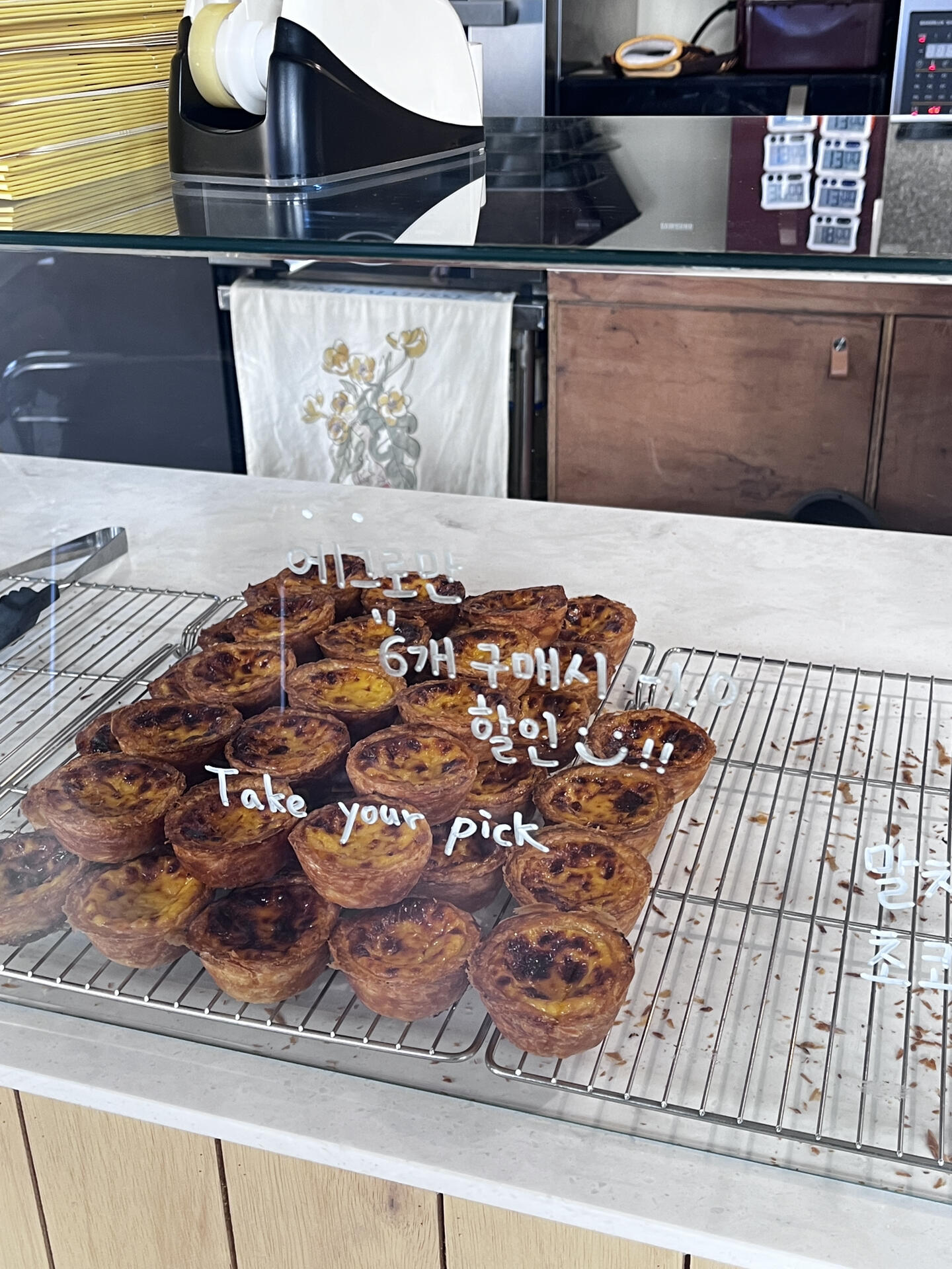 
                        釜山探店 | 釜山大???咖啡廳的絕美蛋撻??在釜山旅行時(shí)，發(fā)現(xiàn)了一家超級(jí)贊的咖啡廳—???！蛋撻簡(jiǎn)直是美味到讓人停不下來(lái)??，每一口都是幸福滿滿的味道！??地點(diǎn)信息：????????? ??? ???18?? 23#韓國(guó)咖啡廳 #釜山旅行 #咖啡店 #釜山咖啡廳 #釜山 #釜山攻略 #釜山探店 #蛋撻 #美食日常