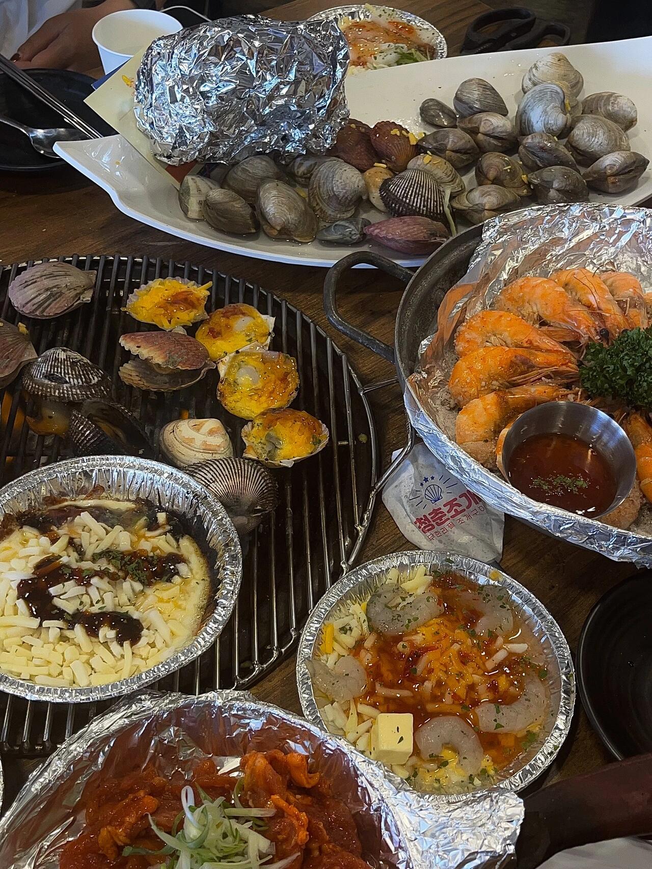 
                        ????仁川月尾島 | ???國慶節和朋友去的月尾島半日游，海島邊還可以放煙花??趁節假日來看日落從江南出發大概1.3h??，是個不錯的選擇哦！旁邊有游樂設施，項目是單獨付錢的，不需要買票，分大人和小孩的游樂園??。摩天輪很好拍，玩了海盜船我真的打咩?????。進口有烤??店：????，美食超好拍，很有氛圍，不來吃就虧大了！#仁川 #仁川月尾島 #韓國 #留學韓國 #跟我來探店 #摩天輪 #我的美食日記 #煙花 #首爾海邊 #貝殼 #海島 #韓國生活