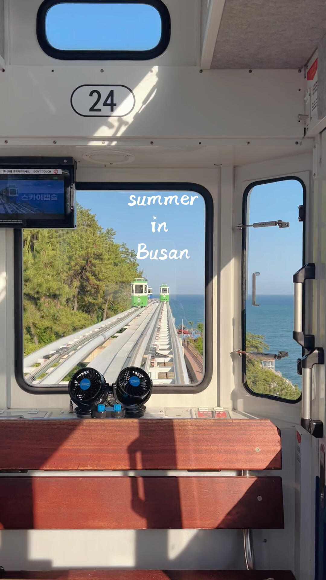
                        釜山行????膠囊小火車真的太浪漫太絕了！?疫情放開后第一站出國之旅選擇了韓國親子游～???????????必須帶上鵝子坐上可可愛愛的膠囊小火車??從尾浦站出發靠著海邊 一覽無遺的美景??被眷顧的幸運兒 遇上大晴天 可不要太美！????#釜山行 #釜山天空膠囊 #釜山膠囊列車 #親子游 #韓國 #旅行