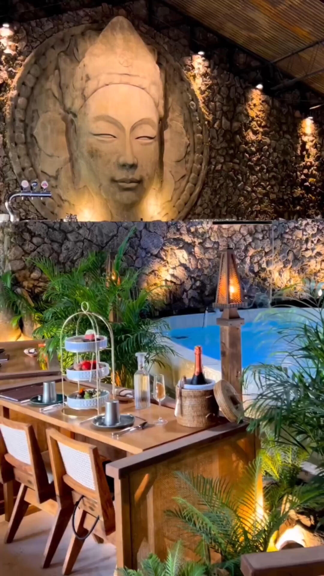 
                        ??探秘圣水洞的隱藏版小泰國??在韓國，咖啡廳和餐吧的競爭可謂是白熱化啦！??如果沒有獨(dú)到的特色，那開業(yè)可就難上加難了哦！最近，圣水洞迎來了一家新開業(yè)的咖啡餐吧，真的是把標(biāo)準(zhǔn)又提高了一個(gè)檔次！想象一下，從入口開始，你需要乘坐小船才能進(jìn)入，這份儀式感，簡直不要太滿！???♀?店內(nèi)的氛圍充滿了神秘的東南亞風(fēng)情，仿佛一瞬間穿越到了泰國一樣！??那些精心設(shè)計(jì)的瀑布和小噴泉，更是為夏日的氣氛加分不少！??趕在大家都還沒發(fā)現(xiàn)這個(gè)秘密地點(diǎn)之前，快來體驗(yàn)一下吧！地址已經(jīng)放在評論里啦，復(fù)制就可以啦！??#圣水洞 #圣水探店 #韓國咖啡廳 #首爾探店 #首爾美食 #韓國網(wǎng)紅打卡地 #韓國網(wǎng)紅店