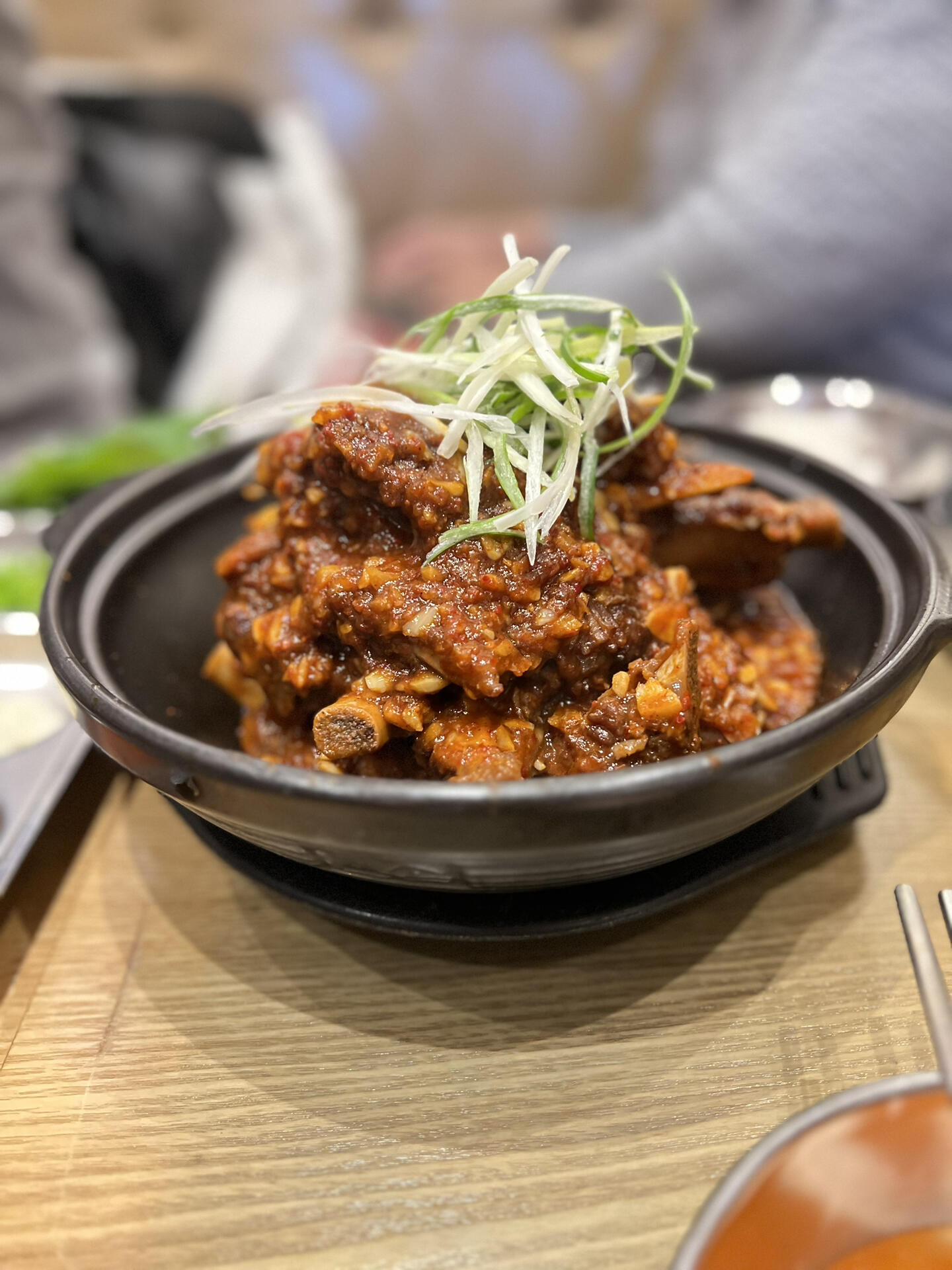 
                        韓國大邱美食探店記???大家好呀！今天來聊聊韓國大邱的美食，真的是讓人回味無窮呢！??在大邱，我嘗到了一道超級美味的大排骨，簡直是香氣撲鼻，讓人忍不住一口接一口！??如果你也是個美食愛好者，那大邱的美食絕對不能錯過哦！??#韓國美食 #大邱 #美食探店 #大邱旅行 #大邱美食推薦 #美味探索 #小紅書美食日記