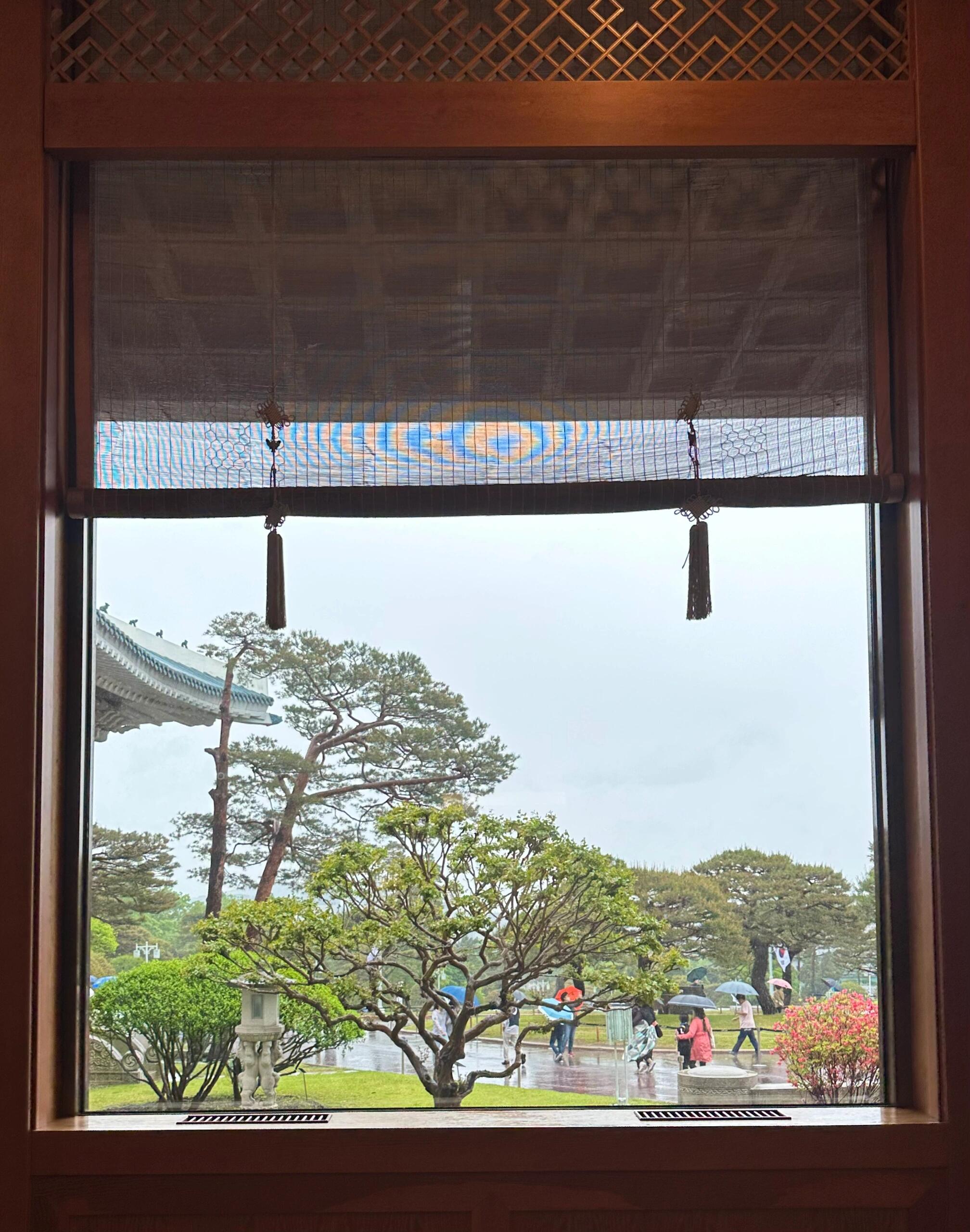 
                        ????探索延世大學 & 青瓦臺 ??? 之旅?#青瓦臺 #韓國 #延世大學 #韓國留學生活??? 延世大學，韓國頂尖學府，不僅學術氛圍濃厚，而且校園風景如畫。作為留學生，這里不僅是求知的殿堂，更是體驗韓流文化的絕佳地點。???? 春日里，漫步在校園，每一處都是打卡圣地，讓人不禁沉醉于這片學術與自然美景的完美融合。????? 青瓦臺，韓國的總統府，見證了韓國的歷史與發展。雖然作為留學生不能隨意進入，但遠遠望去，它的莊嚴與歷史沉淀也足以讓人肅然起敬。?????? 無論是對韓國文化有濃厚興趣的你，還是對歷史建筑感興趣的你，延世大學和青瓦臺都是不可錯過的地標。來韓國留學，這樣的文化體驗絕對是錦上添花！???? 在延世大學深造，不僅能夠獲得知識的滋養，更能深入體驗韓國的文化魅力。而青瓦臺的莊嚴，更是讓人對韓國的歷史與現代發展有了更深的認識。???? 如果你也在韓國留學，或者計劃來這里學習，不妨安排時間，親自去感受延世大學的學術氛圍和青瓦臺的歷史韻味吧！??#韓國文化 #學術之旅 #歷史建筑 #留學記 #韓國打卡地