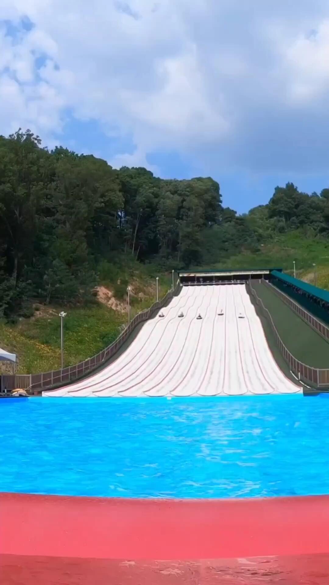 
                        可全身打水漂的水滑溜??探索韓國大邱附近的樂園可全身打水漂的水滑溜??探索韓國大邱附近的樂園，準(zhǔn)備好迎接刺激了嗎？???? 地址漆谷堡四季雪橇場韓國慶尚北道漆谷郡石積面石積面234?運營時間10:00-18:00（夏季標(biāo)準(zhǔn)）休息時間:12:00-12:30 & 15:00-15:30??入場費青少年及成人10000韓元#韓國大邱 #慶尚北道 #漆谷寶四季雪橇場 #大邱旅行 #韓國旅行 #冬季樂趣 #水上滑行 #雪橇場 #韓國景點 #冬日活動 #刺激體驗 #冰雪樂園 #水上樂園 #冬日樂園 #雪中玩樂 #韓國冬季 #冰雪樂趣 #冬日滑雪 #韓國體驗 #冰雪活動 #冬日旅行 ??????