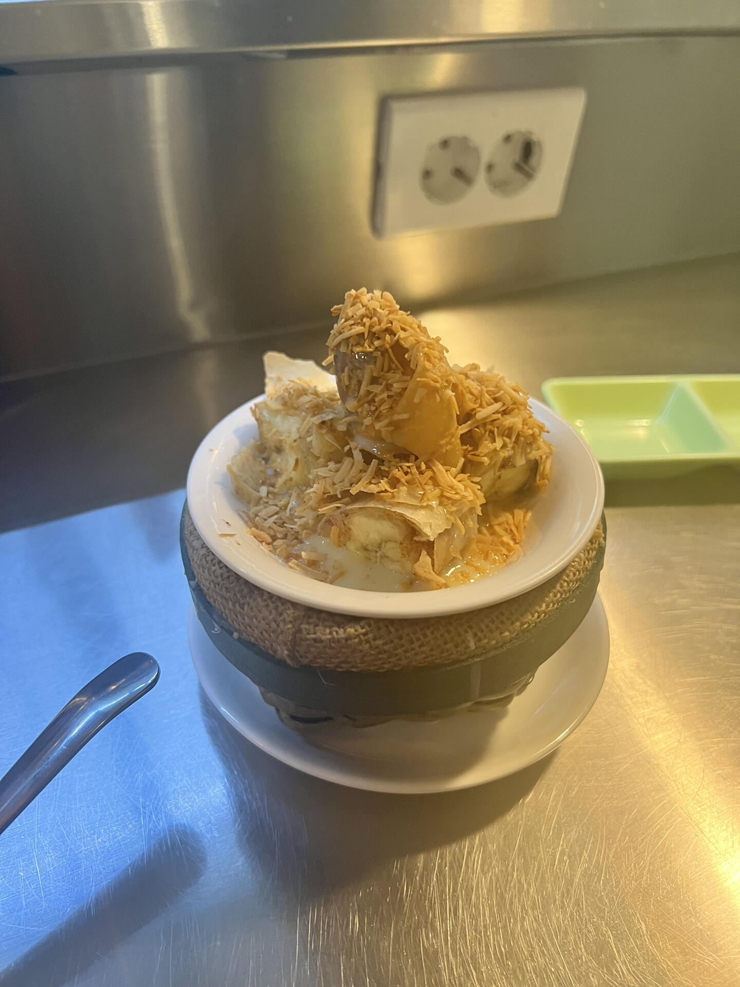
                        ???? 韓國大邱美食探店 - 必嘗越南米粉??探索韓國大邱的美食寶藏！性價比超高的美食等你來嘗！?? 分量超級滿足，只需1萬2千5韓幣就能享受！雖然店鋪不大，但美味無法隱藏！?? 強烈推薦他們的烤肉飯、炒河粉，還有那令人垂涎的炸雞翅！?? 大邱的朋友們，不要錯過這個美食天堂哦！快來嘗一嘗吧！???♂????♀?#韓國大邱 #大邱中央路 #大邱半月堂 #韓國大邱美食 #韓國美食推薦 #韓國大邱半月堂 #韓國留學日常