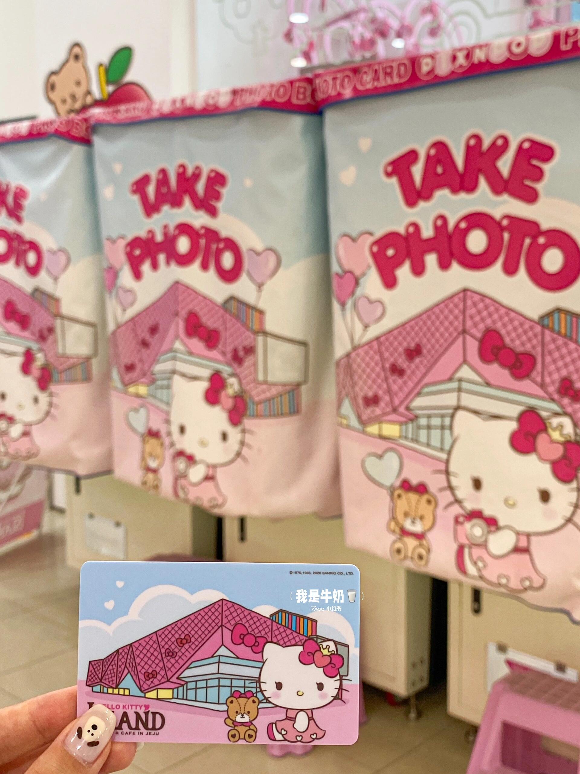 
                        人生建議：去濟州島逛helloKitty博物館??！！這里是女孩子的快樂天堂啊??！！可以集章，集完會有一個小徽章！！很可愛！隔壁是KT的周邊店（建議逛完博物館再逛周邊哈哈有三層，很好拍照??#韓國 #濟州島 #hellokitty #三麗鷗