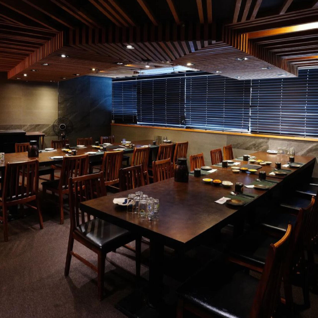 
                        ????釜山旅行｜海云臺北京烤鴨中式料理餐廳如果你在釜山尋找地道的中式美食體驗，那么你絕不能錯過這家北京烤鴨餐廳！??想象一下，那外皮酥脆、內里多汁的烤鴨，每一口都讓人回味無窮，簡直是味蕾的盛宴！不僅僅是烤鴨，這里還有許多經典的中式炒菜等著你來探索。對于中餐愛好者來說，這里簡直就是天堂！????店名：??????地址：?? ???? ??????209??? 16???營業時間：11:30-22:00（15:00-17:00午休）??北京烤鴨：9萬韓元一只晚餐套餐：8.8萬韓元，包含涼菜、蒸鮑魚、炒五花肉、香炸比目魚、炒蝦仁、牛肉糖醋肉以及主食午餐套餐：3萬韓元，包含涼菜、松露溜三絲、炒蝦仁、糖醋肉以及主食1份（炸醬面、海鮮面、泡菜炒飯三選一）和芒果西米露一份#釜山 #釜山旅行 #韓國美食 #海云臺 #中式料理 #美食探店 #韓國旅游 #美食日常 #帶著小紅書去旅行 ???