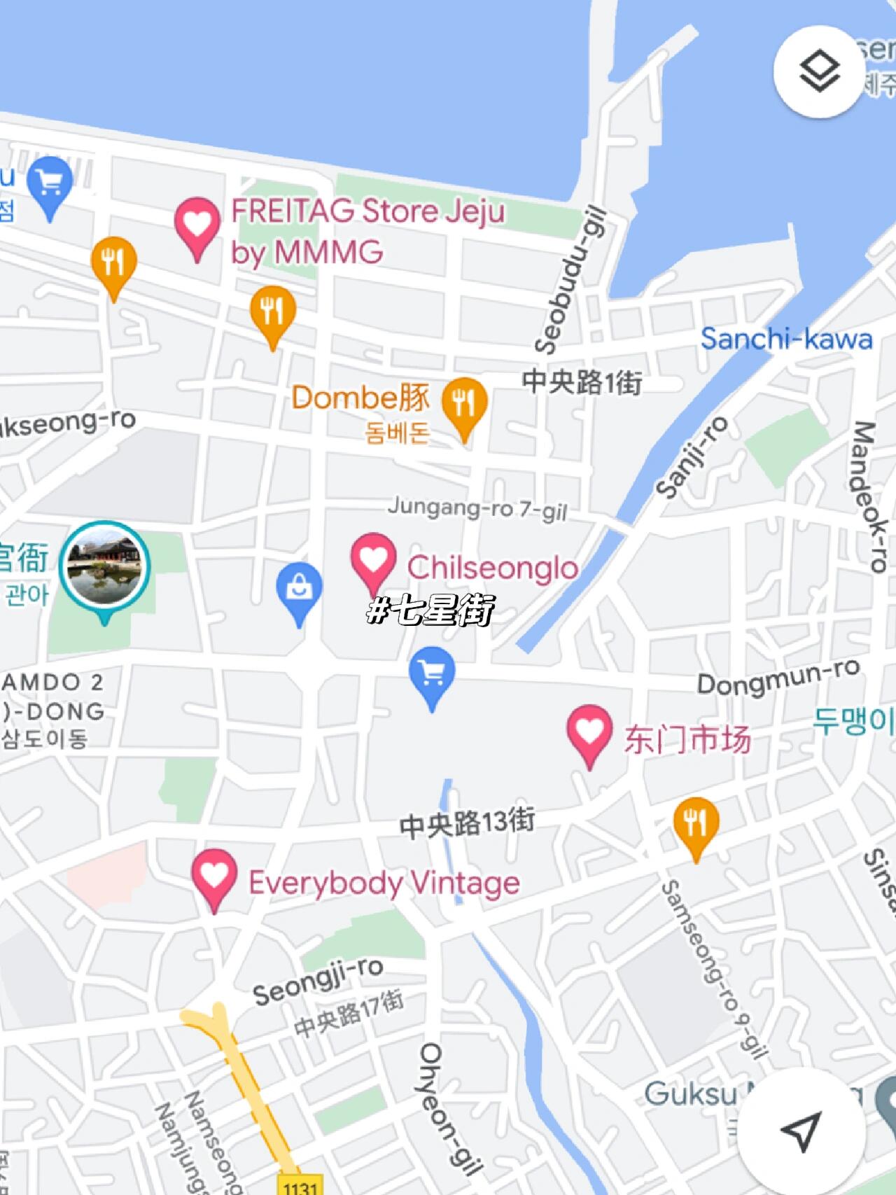 
                        濟州島特種兵下雨天逛街集訓｜????在濟州島的最后一天遇到了超級大暴雨??，一天內接到五次暴雨警報，風大到人都快被吹走了！這次我住在濟州市，最后一天決定把酒店周邊的街區逛個徹底（最后一張圖片有標注位置，非常近，直接在Google地圖上搜索就能找到）！雨天也要快樂逛街??????Wonder Place七星路是濟州市里相當知名的步行街，這里主要是運動品牌（像Nb、Converse、Vans這些品牌價格很親民），但最值得逛的還是Wonder Place！這家店聚集了很多韓國小眾潮牌，價格從100到400不等，幾乎沒人能空手而歸！??Everybody Vintage對復古風情有愛的朋友一定會喜歡這家店，店內裝潢也非常復古，雨天來逛還會贈送雨衣，感覺好貼心??！??Freitag這家店特別的地方在于他們使用卡車帆布作為原料制作環保包包，每一個包都是獨特設計，逛這家店總是像在淘寶一樣有趣，對面還有一家Olive Young，面膜必買！??東門市場這里主要售賣美食和紀念品，Running Man年糕店的年糕超級好吃又實惠！但其他夜市就要謹慎選擇了，很容易踩雷（特別是黑豬肉卷?。?。Abebe面包店的選擇很多，海報也超級吸引人！#濟州島 #濟州島旅行 #濟州島自由行 #特種兵旅游 #雨中漫步 #街頭探險 #韓國潮牌 #環保時尚 #復古風情 #美食探店