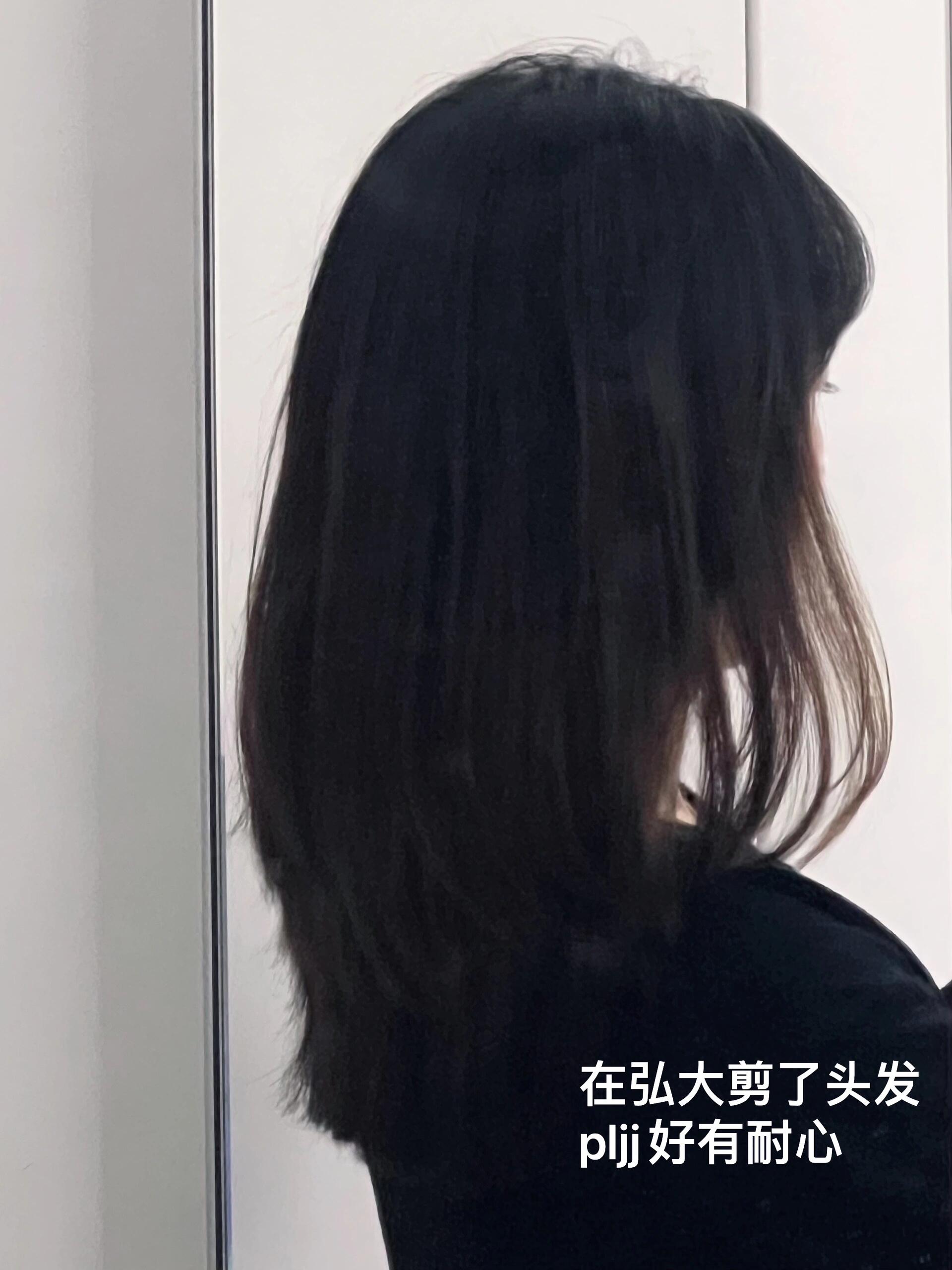 
                        Plog 在????留學(xué)生｜中秋碎片??在????留學(xué)生｜柳橙??的生活日記??今天刷到Disney X Starbuck聯(lián)名 上學(xué)路上去店里碰碰運(yùn)氣 沒想到兩個都剩最后一個啦 當(dāng)然狠狠拿下??去韓屋村City walk聞到香味找到了salt24鹽面包好香 復(fù)烤后還是松松軟軟 曲奇餅太甜啦 嗜甜星人可沖??圣水洞誤打誤撞走進(jìn)ader error 店內(nèi)裝置好有趣??去yg買黑膠碰到的情調(diào)小店??下課常規(guī)療程 看夕陽治愈一下自己??約了弘大很有名的造型師剪頭發(fā) 姐姐很有耐心 剪了滿意的層次 希望可以keep久一點(diǎn)#Starbuck #disney #星巴克新品 #星巴克迪士尼 #韓國星巴克迪士尼 #YG #韓國留學(xué)生 #vlog #韓國 #日常plog #生活碎片 #plog #韓屋村 #景福宮 #citywalk #圣水洞 #弘大 #女生發(fā)型#發(fā)型 #女生發(fā)型[話題]##高層次發(fā)型