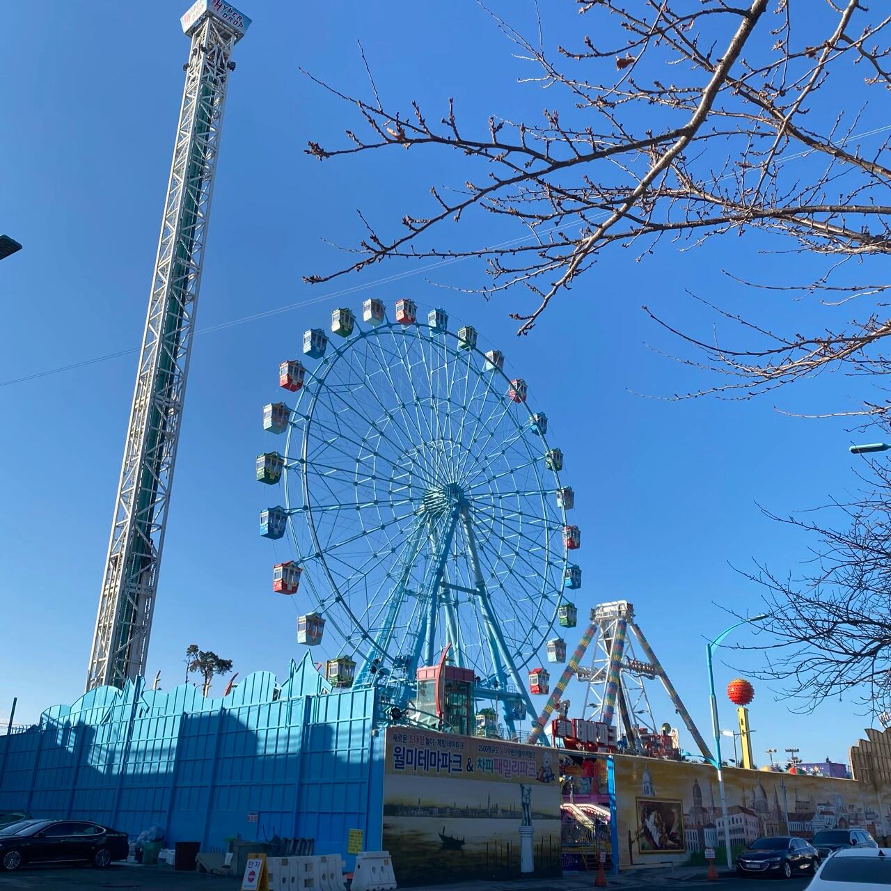 
                        ?????? 仁川月尾島 | 日落迷人時刻在仁川月尾島，每一次日落都像是大自然的獨家演出，讓人百看不厭！????這里不僅有迷人的海景，還有一個小游樂園，讓你的旅行充滿歡笑和刺激。想象一下，在游樂園盡情玩耍后，隨著夕陽西下，你漫步至海邊，享受那一刻的寧靜與美好，簡直是完美的一天！????而且，月尾島附近的華人街，裝修風格仿佛讓你穿越回中國。當你游玩得有些疲憊時，不妨去那里品嘗地道的中國美食，為你的味蕾帶來一場盛宴！????#仁川月尾島 #日落美景 #海邊日落 #韓國旅行 #海外生活