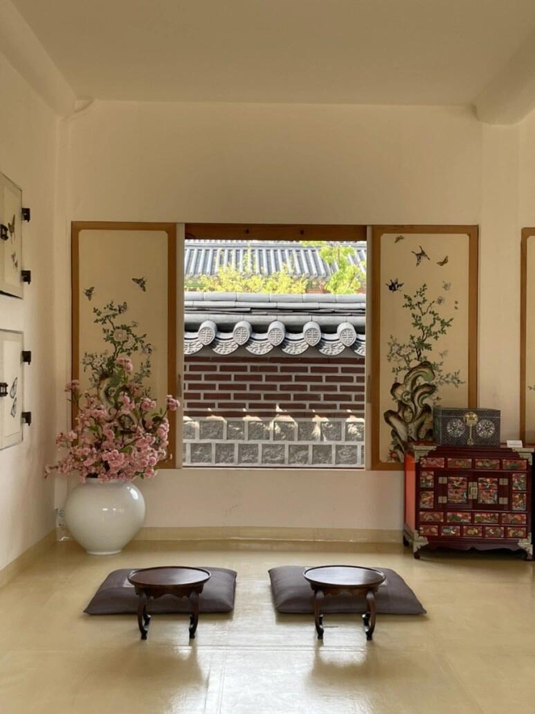 
                        ????景福宮生果房 宮廷茶點體驗限時開放不到一頓外賣的價格就能體驗古代朝鮮宮廷糕點和藥茶，屬實是心動了！??和小伙伴一起去打卡吧！#留學韓國 #韓國 #韓國大學 #茶點 #韓語 #景福宮 #韓國景福宮 #首爾景福宮韓服體驗 #韓國糕點 #韓國宮廷糕點