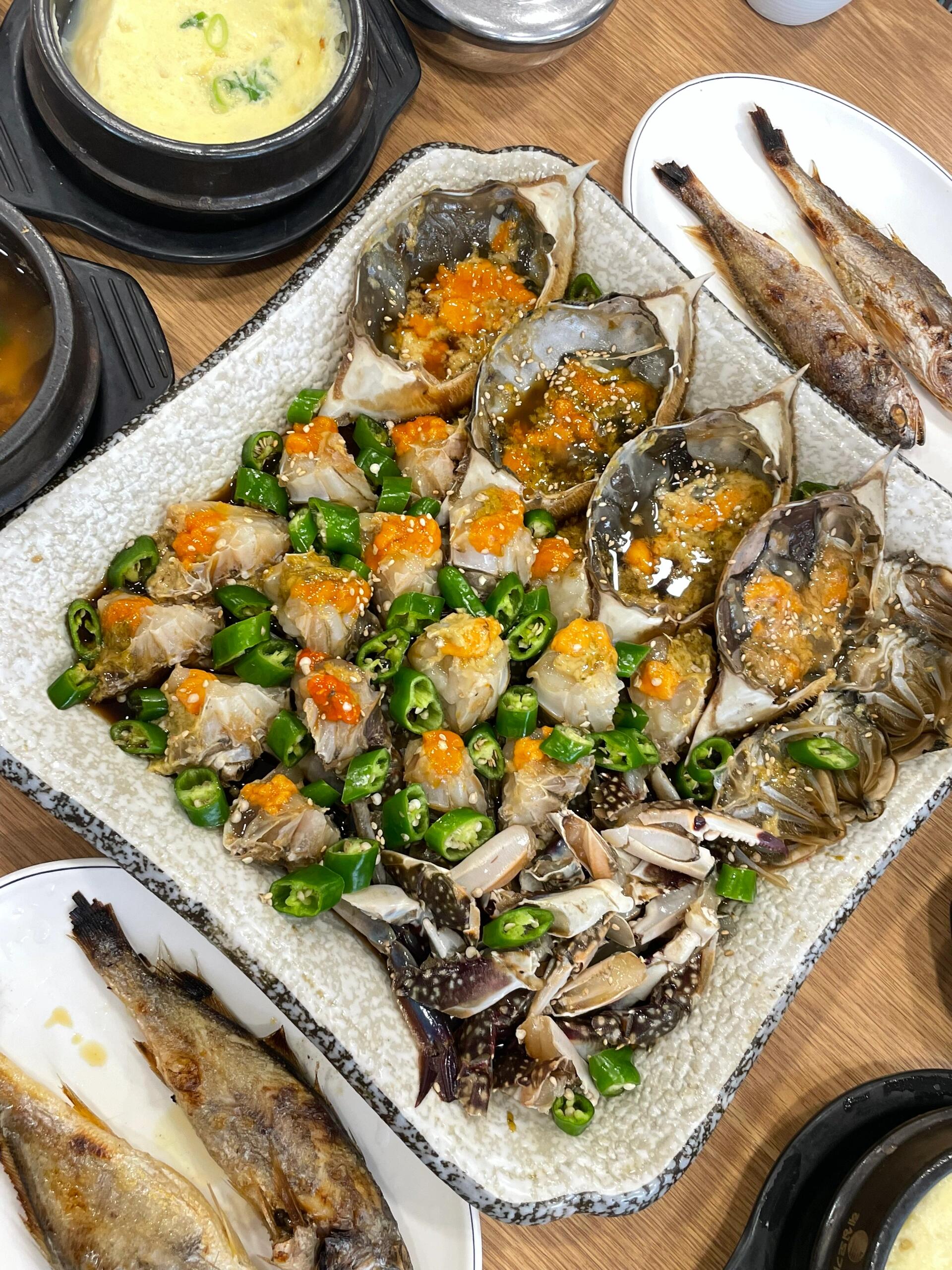 
                        首爾弘大??醬蟹拌飯的心愿??達成！！太香了 太費米飯了 無語！！能吃生鮮的寶 一定打打卡啊#首爾弘大美食 #首爾探店 #韓國醬蟹 #韓國美食 #弘大必吃