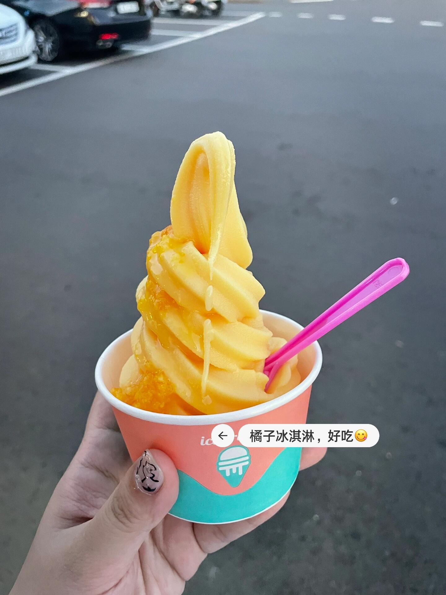 
                        濟州島閨蜜二人行l(wèi)不當特種兵的一天第二天充滿了意外驚喜，雖然坐錯了公交車，但改了行程后卻意外吃到了超好吃的燉帶魚，還看到了絕美的日落，真是意外的驚喜！??紐約貝果博物館排隊時間超長，一小時?，現(xiàn)場取號。選擇外帶的不能堂食，選擇堂食的可以外帶。貝果確實好吃，但排隊時間真的太久了……??小狗咖啡館拍照效果超贊，但咖啡和蛋糕都一般般。兩家店都在海邊，外面拍拍照還是不錯的，可以看到果凍海。??城山日出峰下午快傍晚的時候到達，看到超美的日落。下山后找到了一家當?shù)厝嗽u分4.7的燉帶魚店，真的是超級好吃，還解鎖了帶魚生魚片。山下的橘子味冰淇淋也不錯，清爽不甜不膩。??全程公交，從市區(qū)出發(fā)，一天來回大概坐了200站。姐妹們一定要坐對方向，留夠時間????#周末去哪兒 #濟州島 #濟州島旅行 #紐約貝果博物館 #城山日出峰 #小狗咖啡館 #旅行薯 #吃喝玩樂 #想記錄下此刻