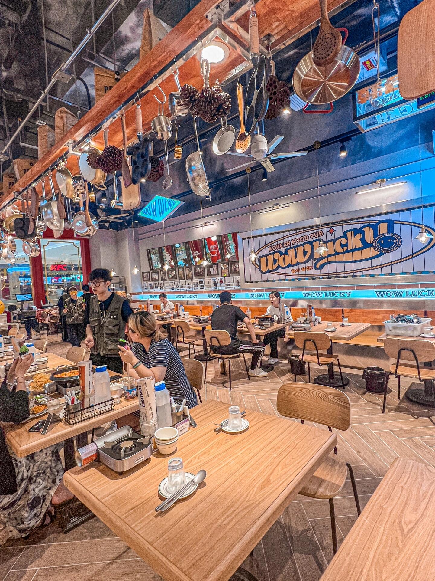 
                        ??石家莊美食探店：上海排隊王韓料理新開張！??終于嘗到了跟虞書欣一樣的韓式美食！??味道真的超乎想象的美味～簡直是幸福滿滿！??店里的氛圍完全就是韓國風，感覺自己仿佛置身首爾！????#韓餐 #美食日常 #虞書欣同款 #石家莊美食探店 #韓國風味 #韓國生活 #美食打卡地 #吃貨集合地
