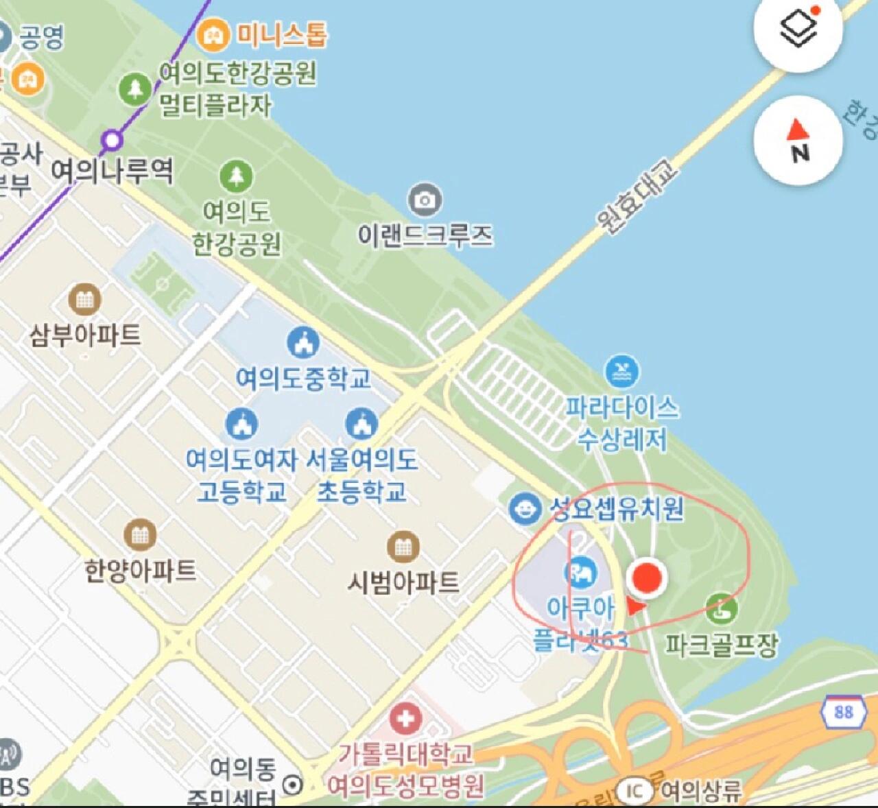 
                        ??BTS出道10周年慶??????今天在漢江公園慶祝BTS出道10周年，晚上還有超美的煙花??大會！現場還有各種貼紙活動、舞臺服裝展示，真的超熱鬧，大家可以沖！！不過人真的很多，大家一定要注意安全哦！??為了慶祝哥哥們的出道10周年，muu.i特別推出福利：來預約化妝的寶貝們可以免費貼紫色小閃片?頭發紫色小發飾，記得預約時提前說噢～這個福利只有這個月哦！#BTS防彈少年團 #BTS #韓國男團#漢江公園 #首爾漢江 #化妝 #造型#清譚洞美容室 #清譚洞造型#出道10周年 #煙花大會