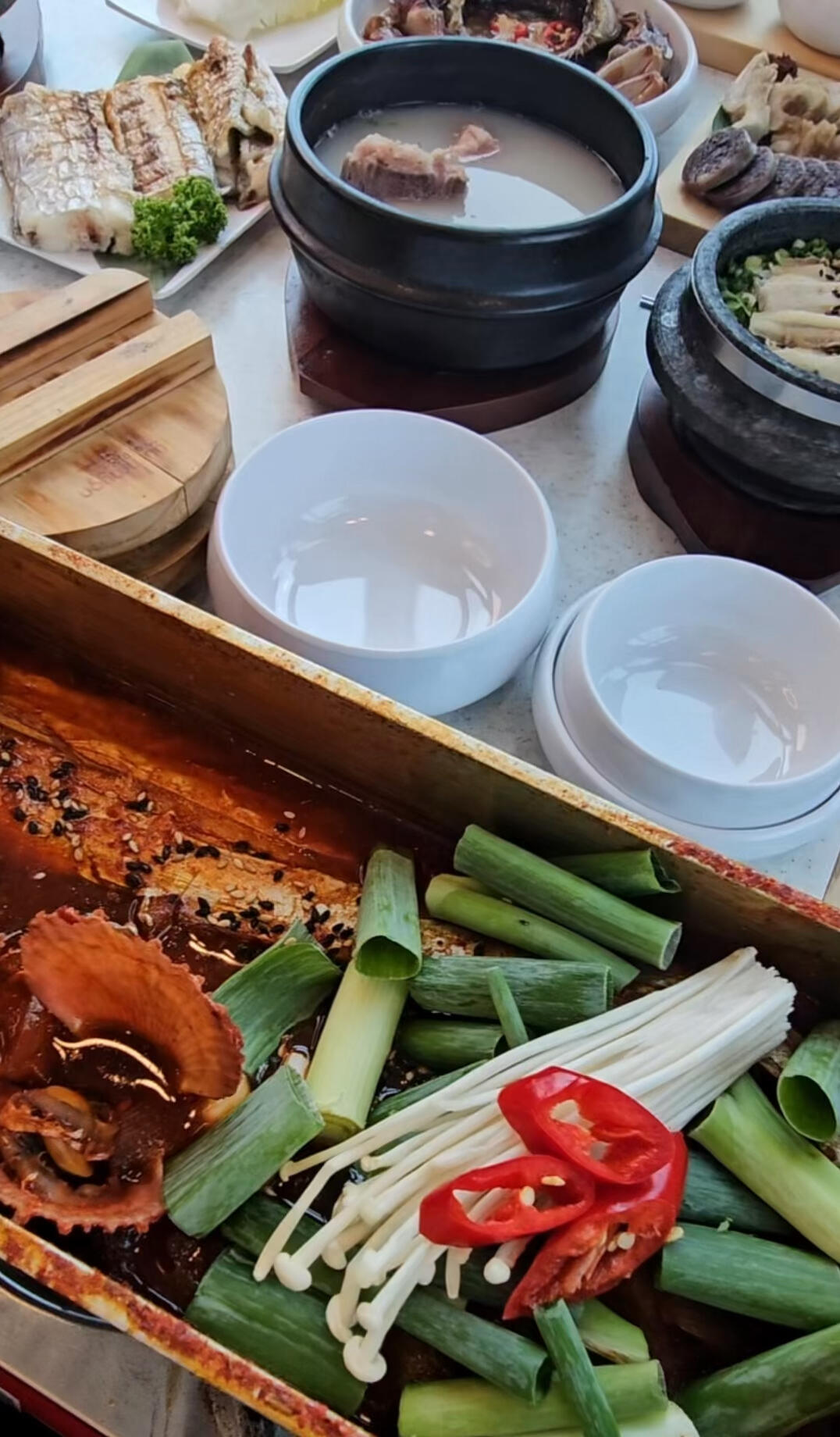 
                        濟州島刀魚料理專賣店你好呀～??在小紅書上分享“濟州島日常”的我是住在濟州島的“HWAN”～今天給大家推薦一家位于濟州狹義海水浴場附近的刀魚料理專賣店，燉刀魚真的超級好吃！?? 如果你來濟州島想吃魚的話，這家店一定不能錯過哦～?店名：?? ?????地址：?? ??? ??? ??? 475 1??電話：0507-1347-5376?營業(yè)時間：AM 10:00 - PM 22:00?最后點單時間：PM 21:00?推薦料理：???????（大約12萬韓元）#濟州島 #濟州島美食 #濟州 #美食探店 #韓餐 #濟州島旅行 #濟州島旅行攻略 #濟州島探店 #韓國 #濟州島特種兵旅游 #濟州島自由行 #100家探店計劃 #西歸浦 #美食分享
