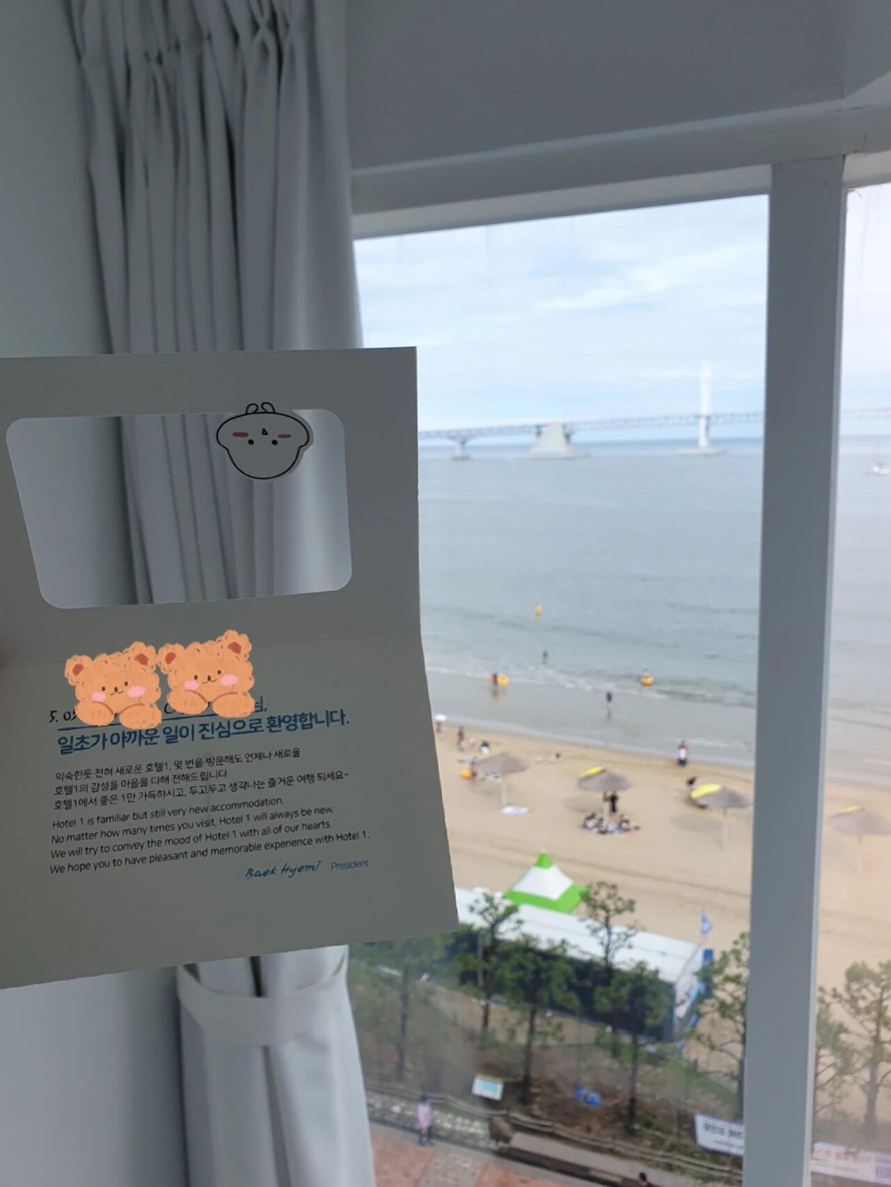 
                        韓國釜山????廣安里海景美景住宿推薦 - Hotel1探索廣安里時不可錯過的海景房???只需過一個馬路，即可抵達廣安里海水浴場！從你的房間里，可以一覽無余地欣賞到壯觀的海景和廣安大橋。記得在日落時分拍照，當天空被染成粉色，場景如夢如幻！????#住宿推薦 #海景 #釜山 #釜山旅行 #韓國住宿 #釜山廣安里 #釜山住宿 #廣安里海水浴場 #韓國