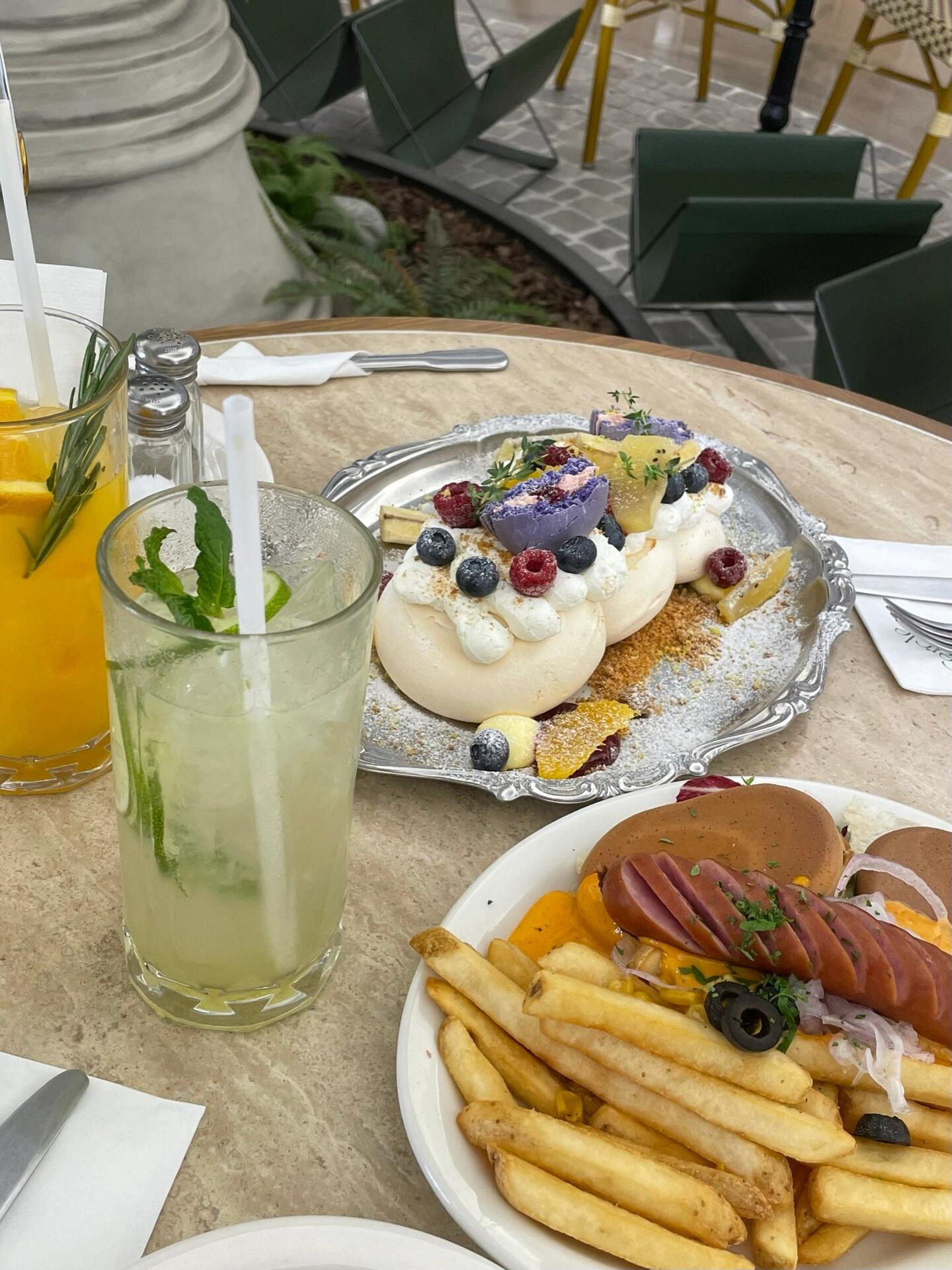
                        ????首爾漢南洞Brunch??早午餐餐廳??推薦很久之前去的，非常清靜，人很少??????推薦帕夫洛娃???? Pavlova?????? ?? Cercle Hannam????? ??? ???? 223-5 4F#吃了甜食會開心 #下午茶 #探店 #brunch #cafe #韓國生活 #首爾旅行 #韓國 #漢南洞 #漢南洞探店 #首爾 #首爾探店 #寶藏餐廳分享 #梨泰院 #梨泰院探店 #梨泰院美食 #美食 #美食推薦 #早午餐 #我的早午餐 #周末去哪兒