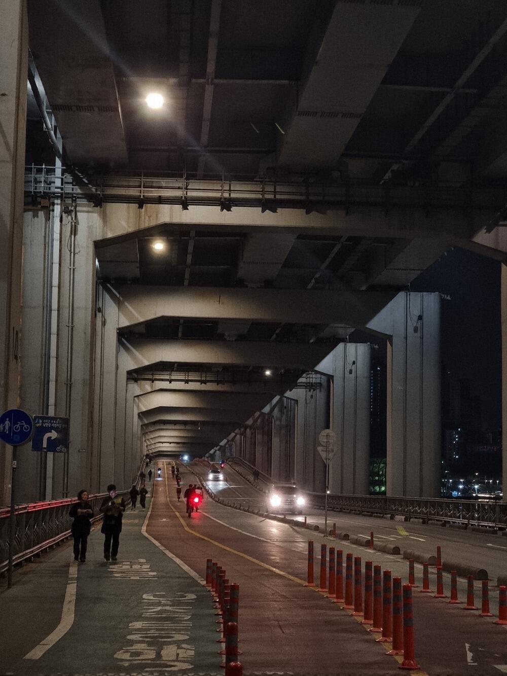 
                        粗去玩，漢江騎行???♀?回來之后第一次騎行，開心??，天氣很好，可惜漢江的櫻花還沒開，馬上就要來了，騎車起兜風，爽?? #韓國 #首爾漢江