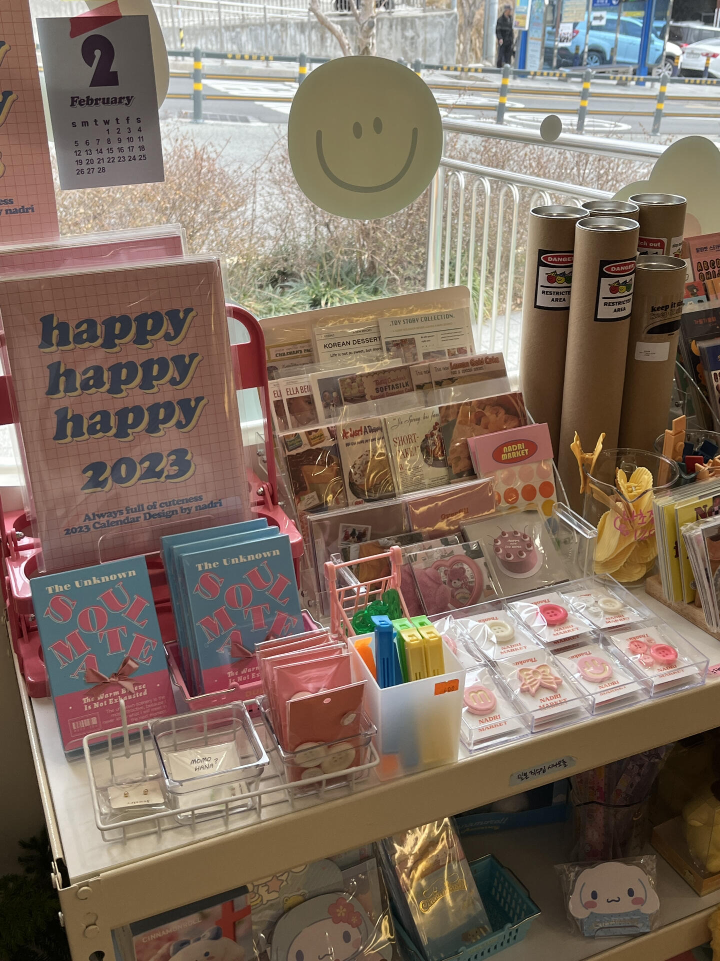 
                        ????釜山白淺灘文化村奶油色系文創店一下公交就被馬路對面的奶油色系門店吸引，走進去果然超級少女心爆棚！店內有各種文具和雜貨出售，還有一個“廚房”展示各種精美餐具????Nadri Market?? ?? ??? ??? 29 ?????#韓國留學生 #留學韓國 #甘川文化村 #釜山 #釜山旅行 #釜山探店 #韓國文創 #釜山文創店 #釜山必去