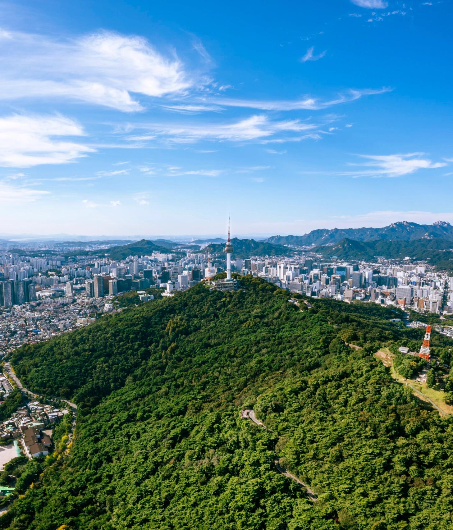 
                        首爾，九月的南山塔?想一睹金秋十月你的容顏。??首爾時(shí)間，彩色倒計(jì)時(shí)??#韓國(guó)旅行 #首爾南山塔 #韓國(guó)風(fēng)光