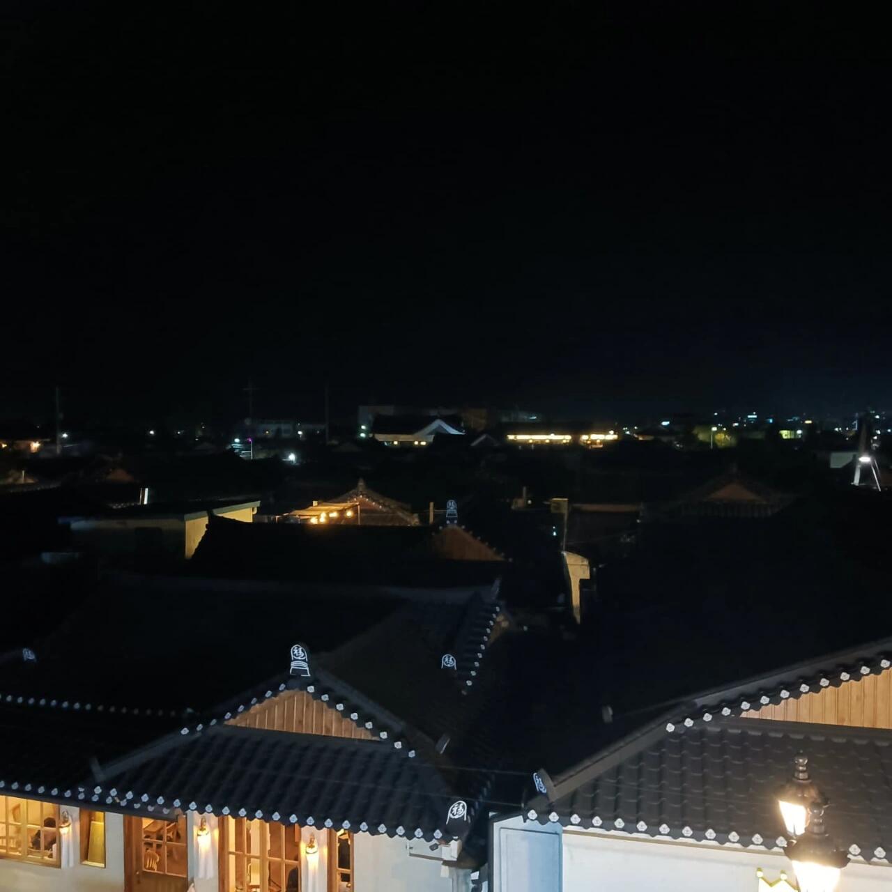 
                        慶州之旅 day3（3）在????享用了慶州的最后一頓晚餐，打卡了一家超火的網紅餐廳。他們家只有五道菜，我們四個人于是每道菜都點了，每一道都超級好吃，強烈推薦！人均大概20000韓元哦～（最后一張圖是在咖啡店看到的夜景，真的美爆了）???#韓國留學日常 #韓國慶州 #韓國慶州旅行 #韓國慶州夜景 #西餐廳