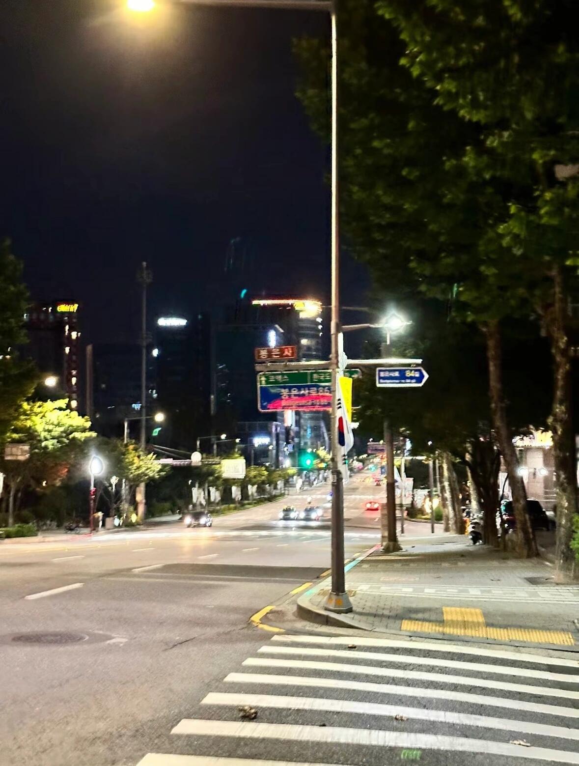 
                        hii Seoul#旅行#韓國#追星#田柾國#bt21#txt#enhypen#新沙洞林蔭路?大家好呀！今天來分享一下我在首爾的旅行心得！???新沙洞林蔭路：這里真的是購物和美食的天堂！各種潮牌店和咖啡館，逛到停不下來～??追星必打卡：作為田柾國的粉絲，當(dāng)然不能錯(cuò)過BT21的周邊店啦！還有TXT和ENHYPEN的粉絲們，這里也是你們的天堂哦～??拍照打卡：首爾的每個(gè)角落都超適合拍照，隨手一拍都是大片！尤其是新沙洞林蔭路，隨便找個(gè)咖啡館坐下，背景都超美～??購物：首爾的時(shí)尚真的是走在前沿，各種潮流單品都能找到！尤其是新沙洞林蔭路，簡直是購物狂的夢幻之地～??美食：韓國的美食真的是讓人流連忘返！從街頭小吃到高檔餐廳，每一口都是享受～希望大家喜歡我的分享，記得點(diǎn)贊和收藏哦！下次再見啦～??