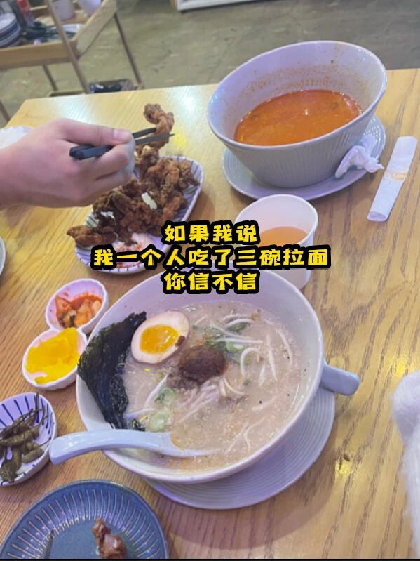
                        ????楊平真的好治愈??從首爾開車過去大約一個小時左右，一天都下著雨，天氣涼涼的，窗外的景色也格外漂亮???。?星期三去的完全沒有人，相當于包場了??。?五個展廳五個主題五個風格，真的可以在這里看一天的感覺??。?另外一定要說的就是兩層樓的咖啡廳?，帶書過來的話感覺可以坐上一天??！！??營業時間：10am-6pm??地址：??? ??? ??? ??? 83-22#韓國旅游 #韓國生活 #留學韓國 #韓國咖啡廳 #韓國美術館 #楊平 #韓國楊平 #韓國周邊游 #韓國探店 #韓國美食 #首爾探店