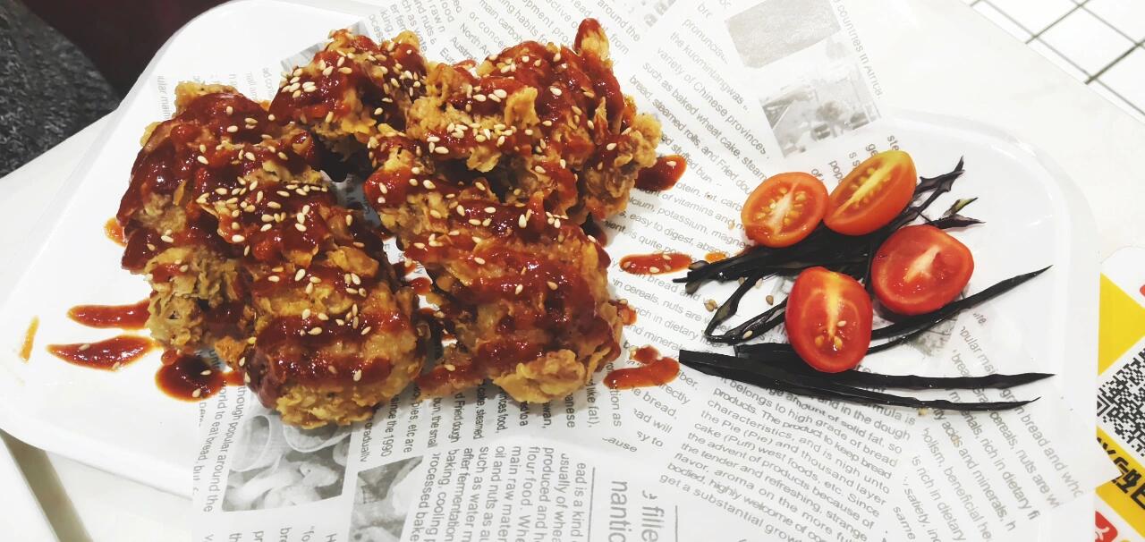 
                        ???? 青瓦臺韓國料理體驗記 ??在紹興世茂百盛的4樓，藏著一家充滿韓式風情的美食天地——青瓦臺韓國料理。??這里的每一道菜品都散發著濃郁的韓國風味，讓人一嘗難忘，簡直是美味到飛起來的感覺！????“愛自己是終身浪漫的開始”，這句話不僅是老板的開店理念，也是這里的每一份料理都在訴說的故事。??每當陽光明媚的日子里，來這里享受一頓美食，感覺整個世界都美好起來。????被美食博主李斯汀大力推薦過，你還有什么理由不來嘗一嘗呢？??#我的美食日記 #美食探索 #韓國美味 #性價比超高的韓國料理 #青瓦臺美食 #紹興美食打卡 #紹興美食探店 ????