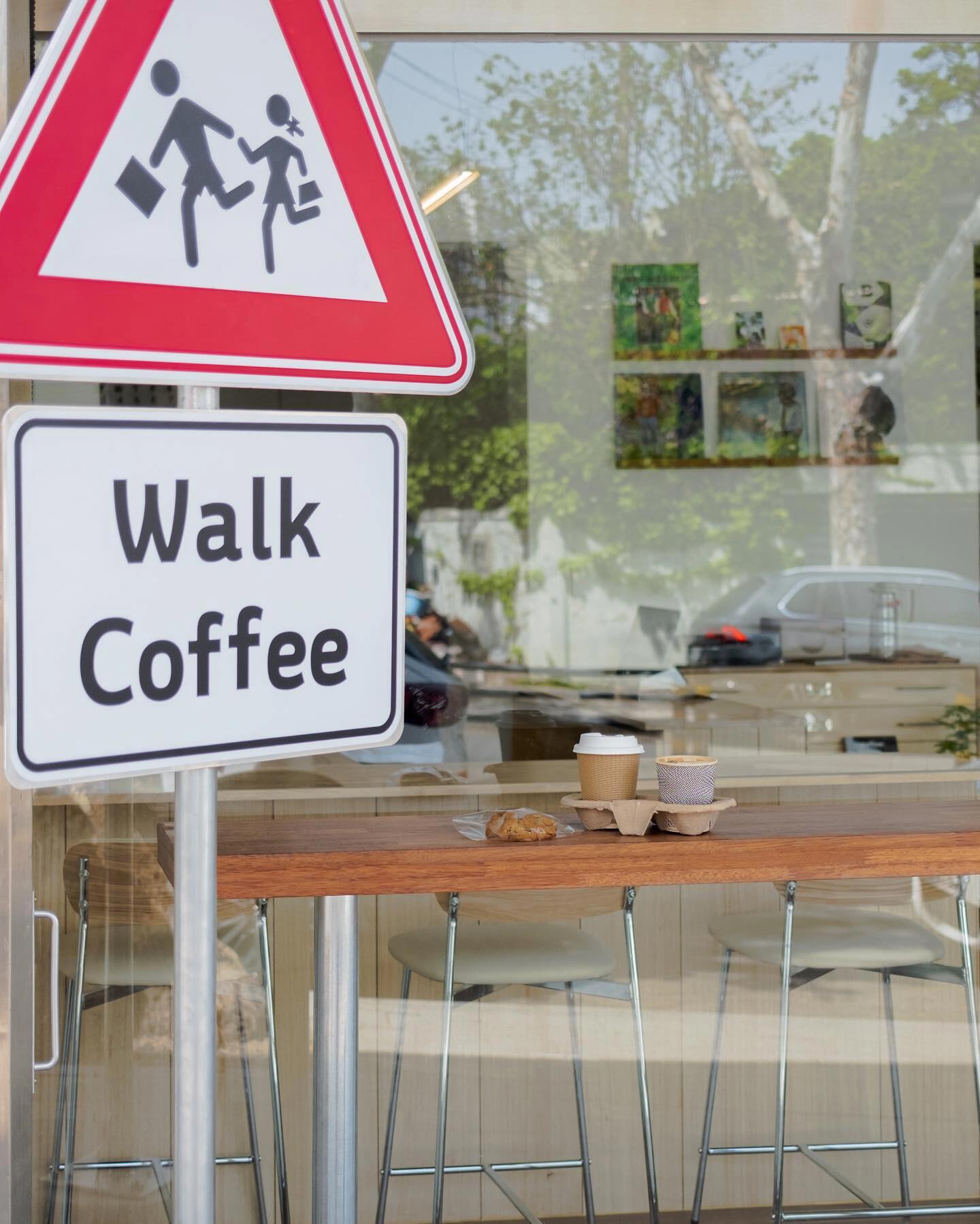 
                        ????探秘大邱的咖啡天堂 | Walk Coffee??探索韓國大邱的咖啡寶藏 - Walk Coffee??在大邱的街角，發現了一個咖啡小天地！??地址：???? ???10? 14??營業時間：11:00 - 20:00??這家店真的太有feel了，每一角都是拍照好地方，筆記本拿出來，靈感瞬間爆棚???不僅咖啡好喝，甜點也超級誘人，完美的下午茶時光就在這里！#咖啡控 #大邱探店 #甜點時間 #咖啡時光 #咖啡館探索 #大邱特色咖啡館 #韓國風情 #韓國旅行 #咖啡日常 #咖啡館筆記 #生活美學 #韓國生活 #咖啡文化 #大邱生活 #咖啡館好去處 #韓國大邱咖啡店 ?????????今天就來一場說走就走的咖啡之旅吧！你的咖啡靈魂在召喚你~ ????
