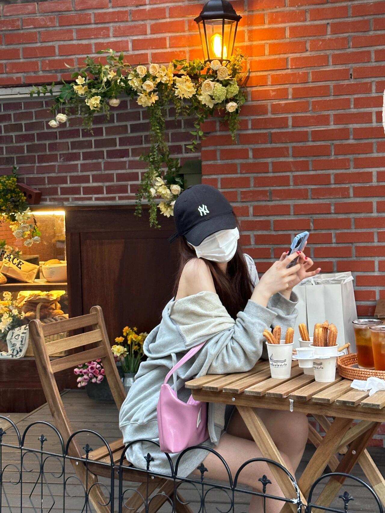 
                        ????｜漢南洞必打卡吉事果店??【??????】???? ??? ????54?? 12 1?營業時間：13:00-20:00人氣超高，需要排隊取號哦～買完可以去隔壁的咖啡廳休息一下??#韓國探店 #首爾咖啡廳 #漢南洞 #首爾旅行 #首爾美食 #漢南洞探店 #吉事果 #漢南洞美食