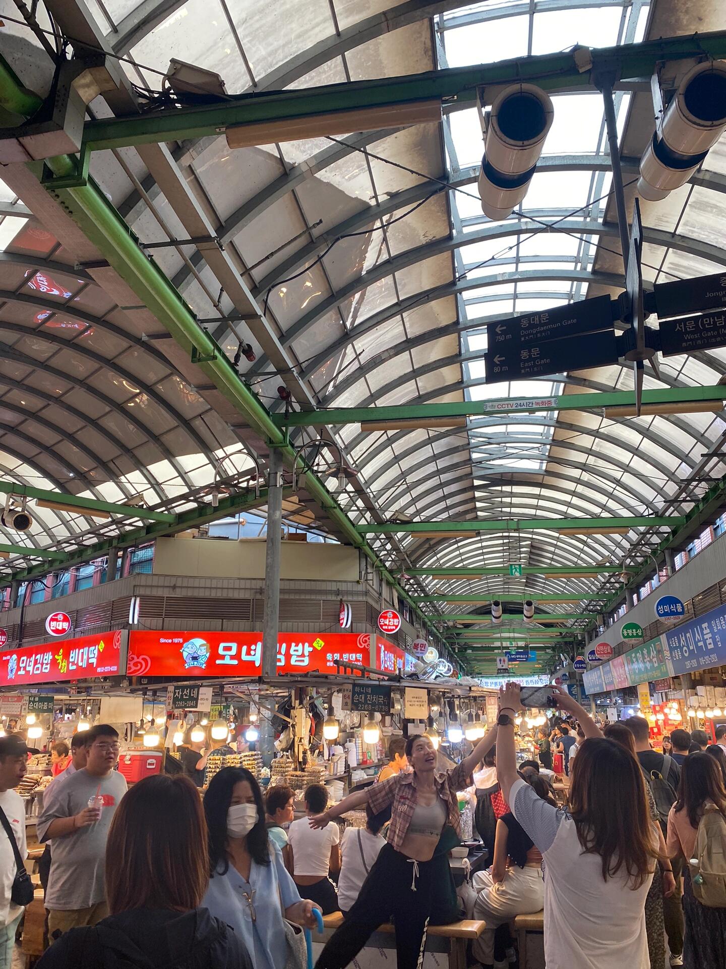 
                        廣藏市場美食推薦？我覺得血腸滿好吃的…??#一人食吃什么很多人不愛吃血腸？我覺得蠻好吃的啊啊啊啊廣藏市場還有什么美食推薦嗎？在線等，晚點還要去弘大和梨泰院吃吃吃臺風下雨也沒法拍照了，就多吃一點吧??#韓國#美食分享#首爾美食#廣藏市場#梨泰院#弘大#韓國料理#首爾探店#在韓#旅行