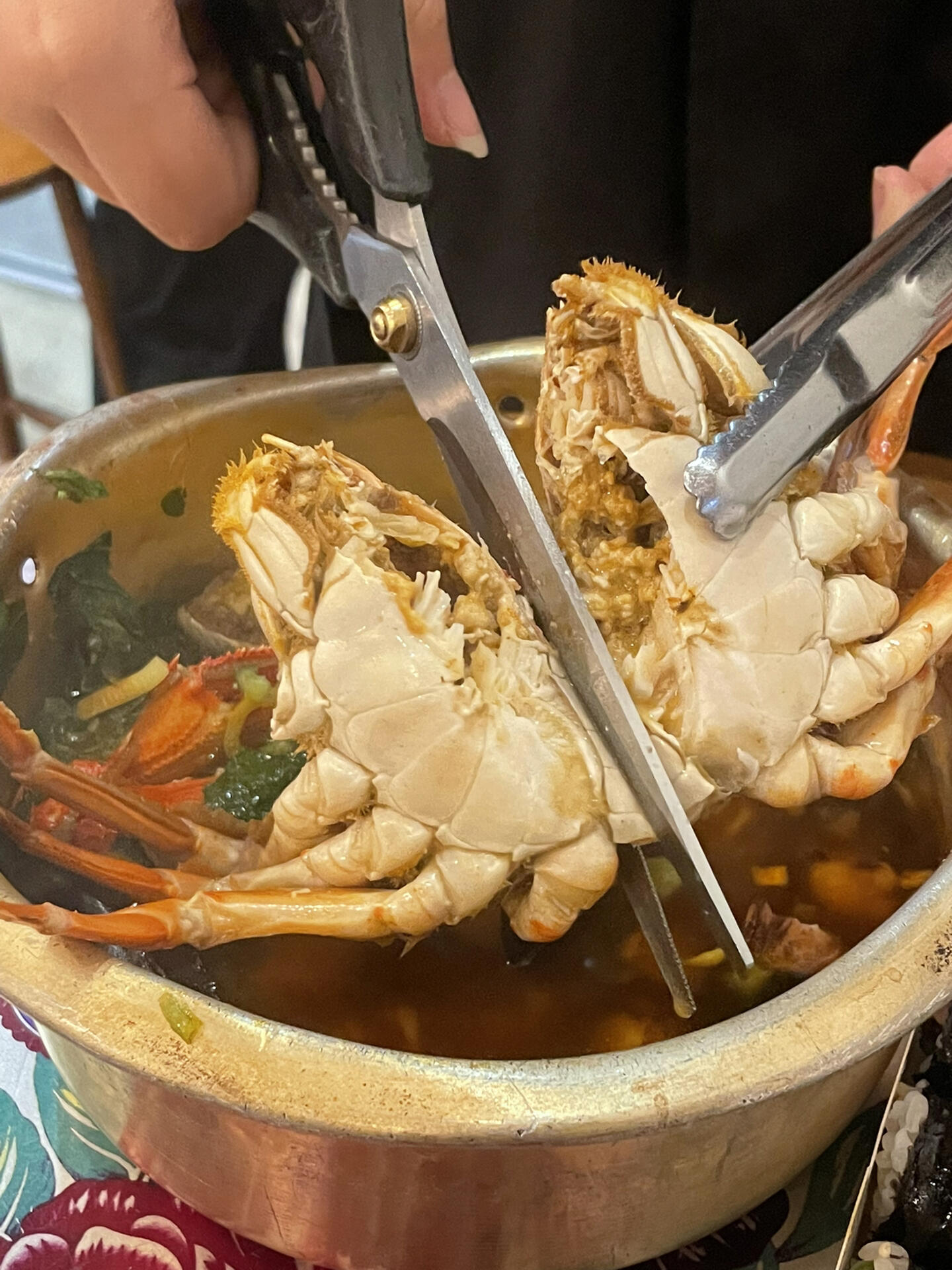 
                        ????永宗島??一整只大螃蟹的海鮮拉面??????想去永宗島的朋友們先乘地鐵??到月尾島 ?? 再坐15分鐘船??就能到永宗島船票就在海邊，很顯眼的位置??從國內(nèi)來的小伙伴可以把這里加入旅行攻略??中因?yàn)檫@里離仁川機(jī)場(chǎng)??非常近！一下飛機(jī)就可以直奔這??來玩～今天推薦的這家拉面店??：????????：?? ?? ???? 10 ? ?????? 112???：海鮮拉面 12500韓元一碗里面有一整只大螃蟹???、鮑魚、貝殼、蝦?? 等等性價(jià)比超高～而且可以邊吃邊看海景，吹著海風(fēng)??逃離城市喧囂，來郊外放松生活#韓國留學(xué)生 #仁川月尾島 #永宗島 #月尾島美食 #永宗島美食 #韓國旅游 #首爾旅游 #韓國探店 #韓國仁川 #仁川機(jī)場(chǎng) #韓國生活