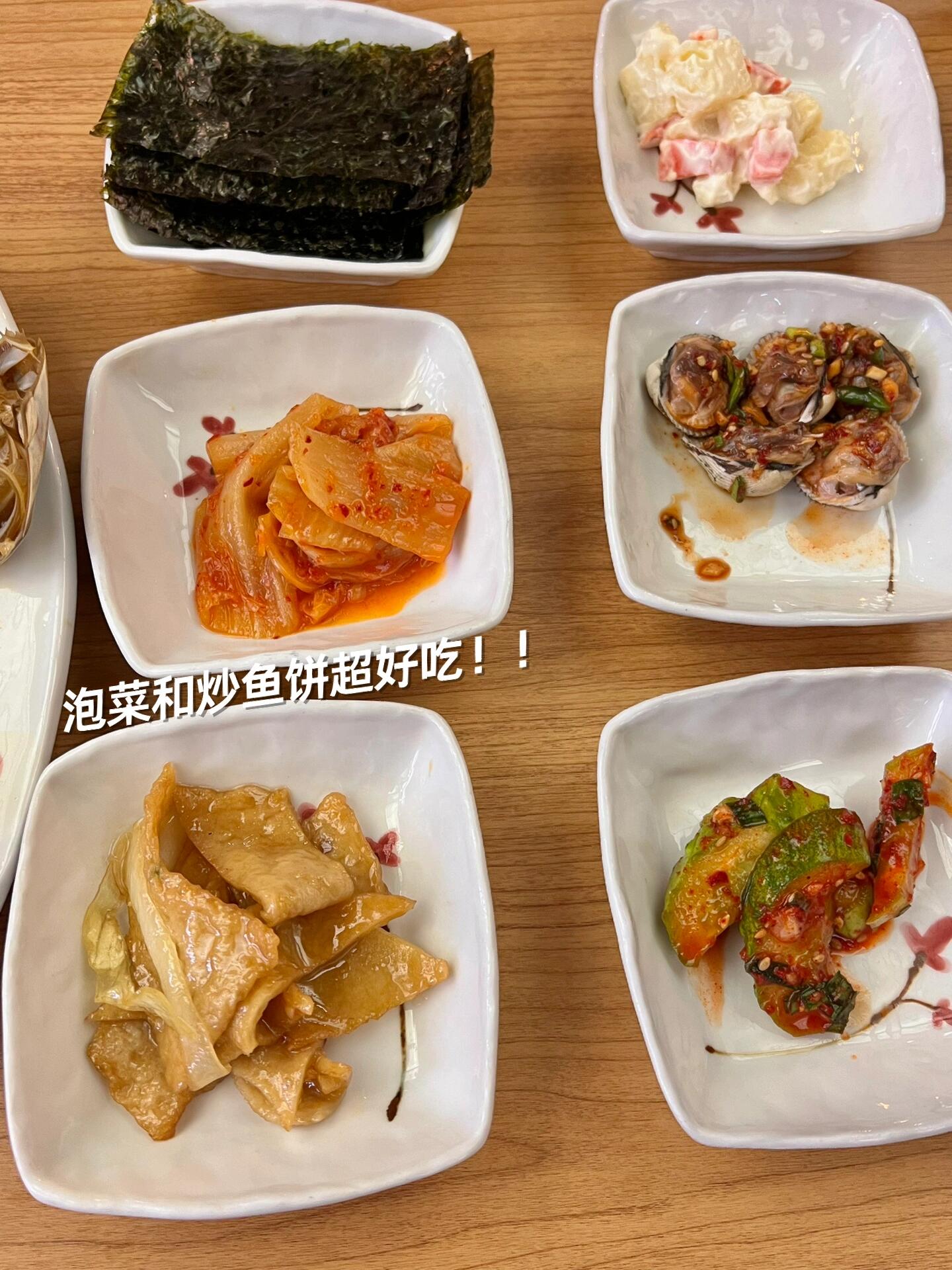 
                        ????探店 | 韓女士醬蟹??不吃真的會(huì)后悔！羊羊羊PD同款醬蟹！大家一定要去打卡！本以為三月的螃蟹不會(huì)特別肥，結(jié)果螃蟹一上來完全傻眼！小紅書上的后記都是真的！蟹黃爆??，像果凍一樣滑溜溜的，竟然連著蟹殼也一捏就能自己流下來，嘆為觀止！?推薦用兩片紫菜包一大塊蟹黃吃，這樣吃一點(diǎn)都不會(huì)膩，只有滿口鮮香~我們還點(diǎn)了一份拌飯，一開始吃特別香，吃到后面有點(diǎn)咸。如果不是超級(jí)能吃生鮮，建議兩個(gè)人點(diǎn)兩人份醬蟹?兩碗白米飯就好~????????? （???附近）給不會(huì)韓語的寶搜的英文地址：9, Seocho-daero 46-gil, Seocho-gu, Seoul#韓國生活 #韓國美食 #探店 #韓國日常 #韓國醬蟹 #吃貨在首爾 #首爾探店 #首爾美食 #韓國旅游 #韓國旅遊