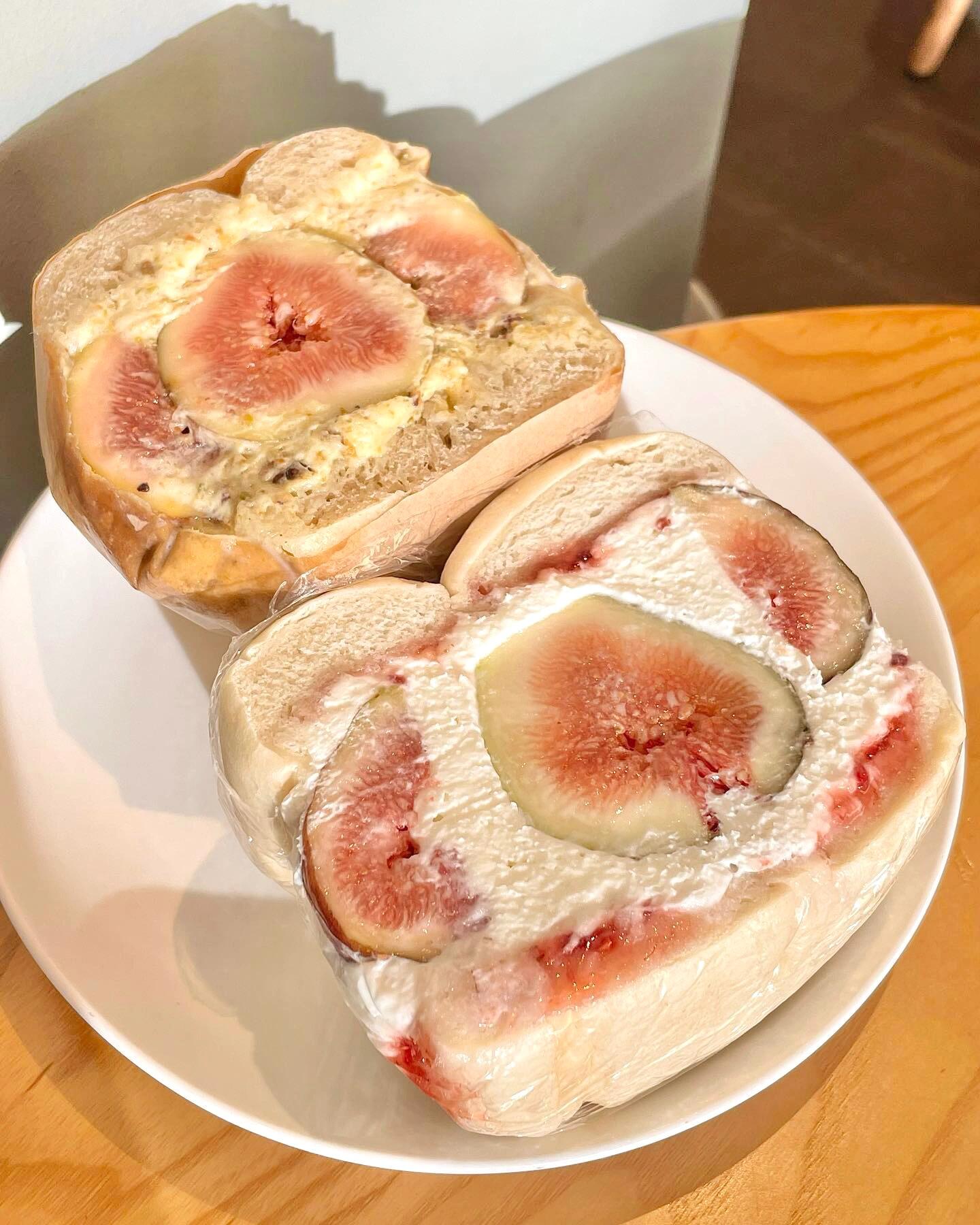 
                        ????美食｜首爾望遠洞私藏的貝果店望遠的ugly bakery很有名了，買不到的姐妹可以去這家店！最近正值無花果季節，韓國遍地都是無花果甜點。到了望遠的姐妹們一定別錯過！厚實的口感加上濃郁的奶香，絕了，層次超級豐富！????????? brick.bagel地址：?? ??? ??? 43-1#韓國美食 #首爾美食 #首爾面包店 #韓國貝果 #首爾高顏值咖啡館 #韓國咖啡店 #貝果腦袋 #面包腦袋 #首爾探店 #首爾 #首爾生活 #留學韓國 #韓國留學