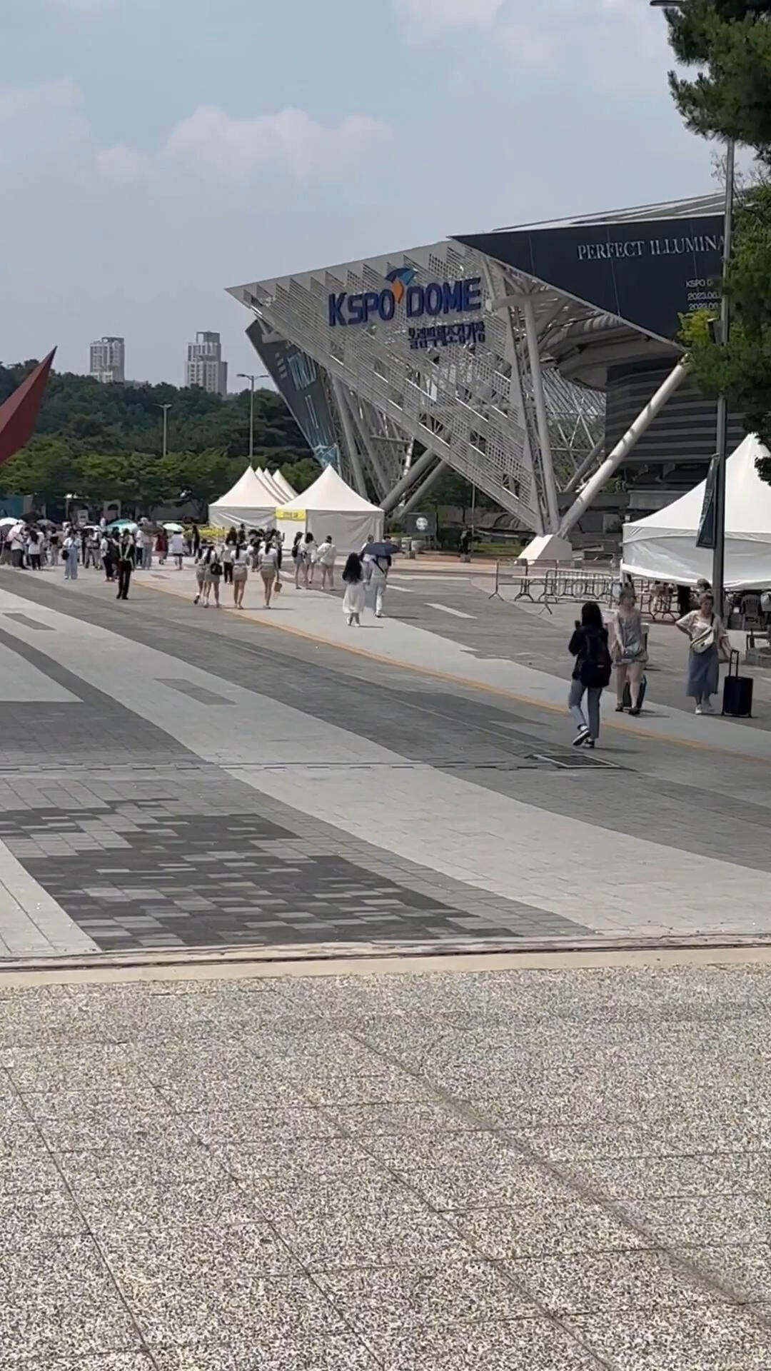 
                        首爾演唱會路線攻略必備之奧林匹克KspoDome奧林匹克公園站3號口出來更近，寄存柜在電梯下方，不多，往右手邊走。????#首爾 #kpop #KPOP演唱會 #KSPO_DOME #首爾演唱會