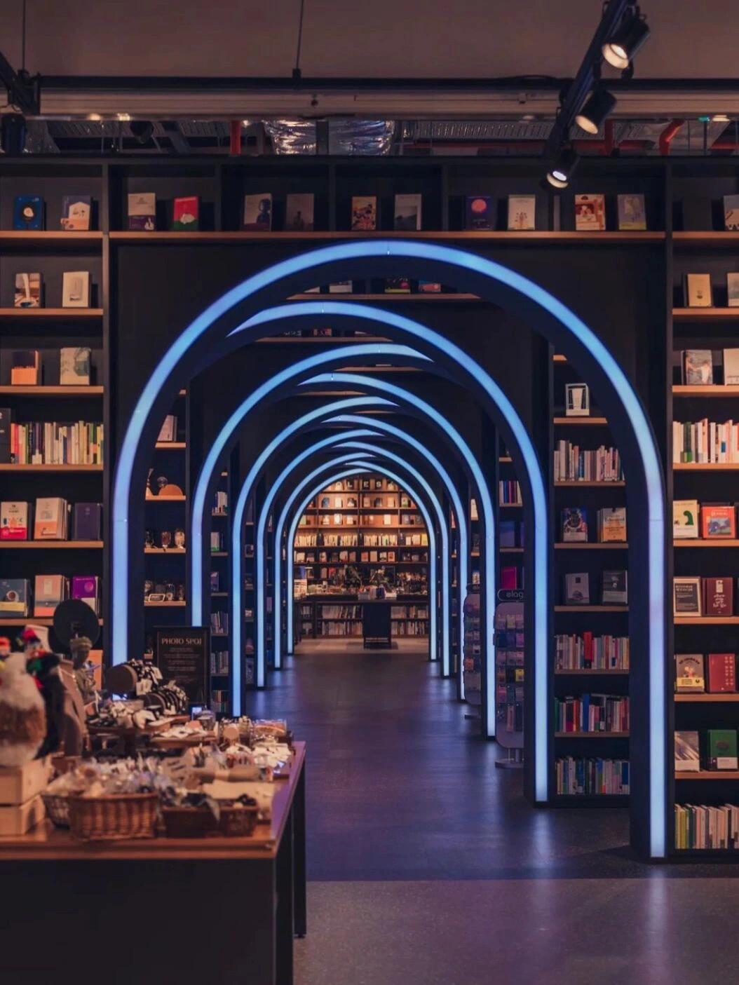 
                        樂(lè)天世界書(shū)店ARCN BOOK??這里雖然是書(shū)店，但里面有好多好多可愛(ài)的小物件，進(jìn)去就出不來(lái)的地方???時(shí)間：每天AM10:30～PM 22:00?????? ???????? ??? ???? 300 ????? 4?#韓國(guó)生活 #韓國(guó) #樂(lè)天世界 #韓國(guó)旅行 #書(shū)店 #樂(lè)天世界書(shū)店