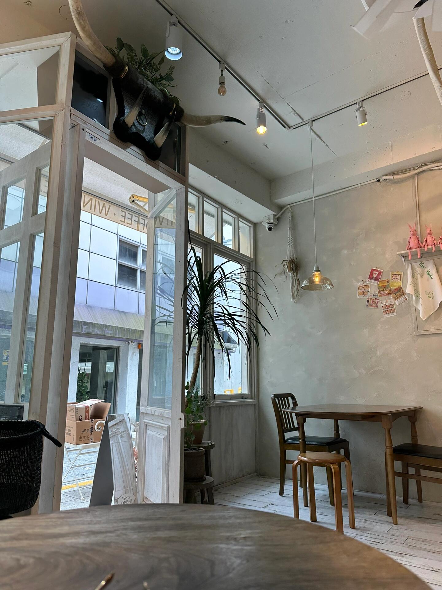 
                        釜山南浦洞超靚早餐咖啡店????店名：CUV share地址：南浦洞光復(fù)路egg drop對(duì)面橫街#釜山 #南浦洞 #cafe #早餐吃什么 #韓國(guó)釜山 #釜山探店 #釜山咖啡店 #釜山韓國(guó)旅行 #latte #COTD咖啡 #探店 #釜山攻略 #國(guó)慶之旅 #去有風(fēng)的地方