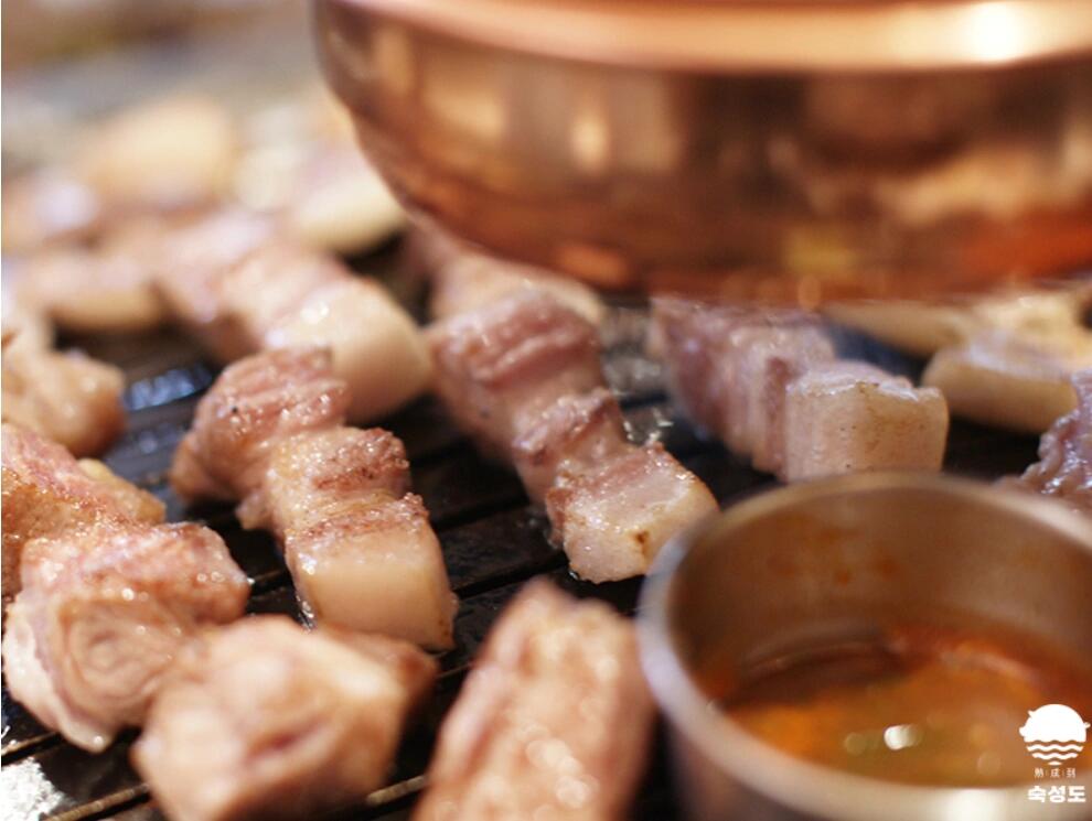 
                        ???? NAVER關鍵詞搜索量Top 10韓國美食店??只有韓國人知道的寶藏探店！都是超有名的美食店，需要排隊哦～??1. ????? ??? 首爾(面包店) 圖2排隊特別多，通常到下午2~3點就售罄了。2. ??? 首爾（咖啡廳） 圖3大家都知道的甜品店，超火爆！3. ????? 濟州島（甜甜圈） 圖4去濟州島一定要嘗的鋼鐵俠甜甜圈。4. ??? 首爾(雞烤店)最近很多節(jié)目推薦的美食店。5. ??????? 釜山（烤肉店） 圖5釜山最熱門的烤肉店，排隊人超多！6. ??? 大田（面包店） 圖6韓國最有名的面包店之一，?????特別有名。7. ?? 首爾（烤肉店） 圖7超好吃的排骨美食店。8. ???? 首爾(咖啡廳)最近很火，Song Minho也來過哦。9. ????? 首爾(烤肉店) 圖8不用多說??米其林指南首爾2022推薦。10. ??? 濟州島(烤肉店)濟州島最有名的烤肉店之一。-不定時更新韓國的網(wǎng)紅打卡店～感興趣的小伙伴們可以點贊收藏關注三連哦～-#韓國美食 #首爾咖啡廳 #韓國咖啡廳#首爾旅行 #首爾探店 #首爾美食 #韓國留學#走街串巷找美食 #跟著小紅書去探店