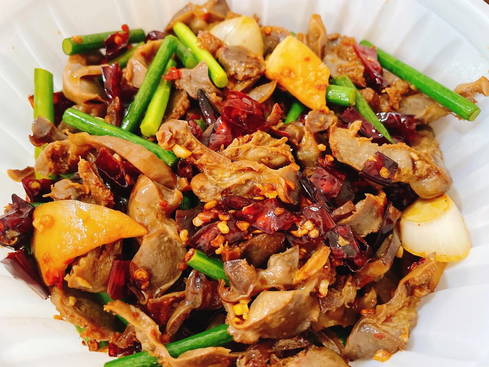 
                        大邱美食推薦慶北大學北門附近有一家超贊的中餐廳——麻辣熊貓！在naver上搜??????就能找到，地址是?? ?? ???23?20 2?。雖然沒有停車場，但可以把車停在附近的????????，停車費超級便宜，一小時才一千多韓元，比亂停車被罰款強多了！而且樓下晚上八點以后也可以停路邊哦。#韓國大邱 ???? #大邱旅游 #慶北大學 #韓國生活 #留學韓國 #大邱旅行推薦 #大邱美食店 #大邱美食探店 ??