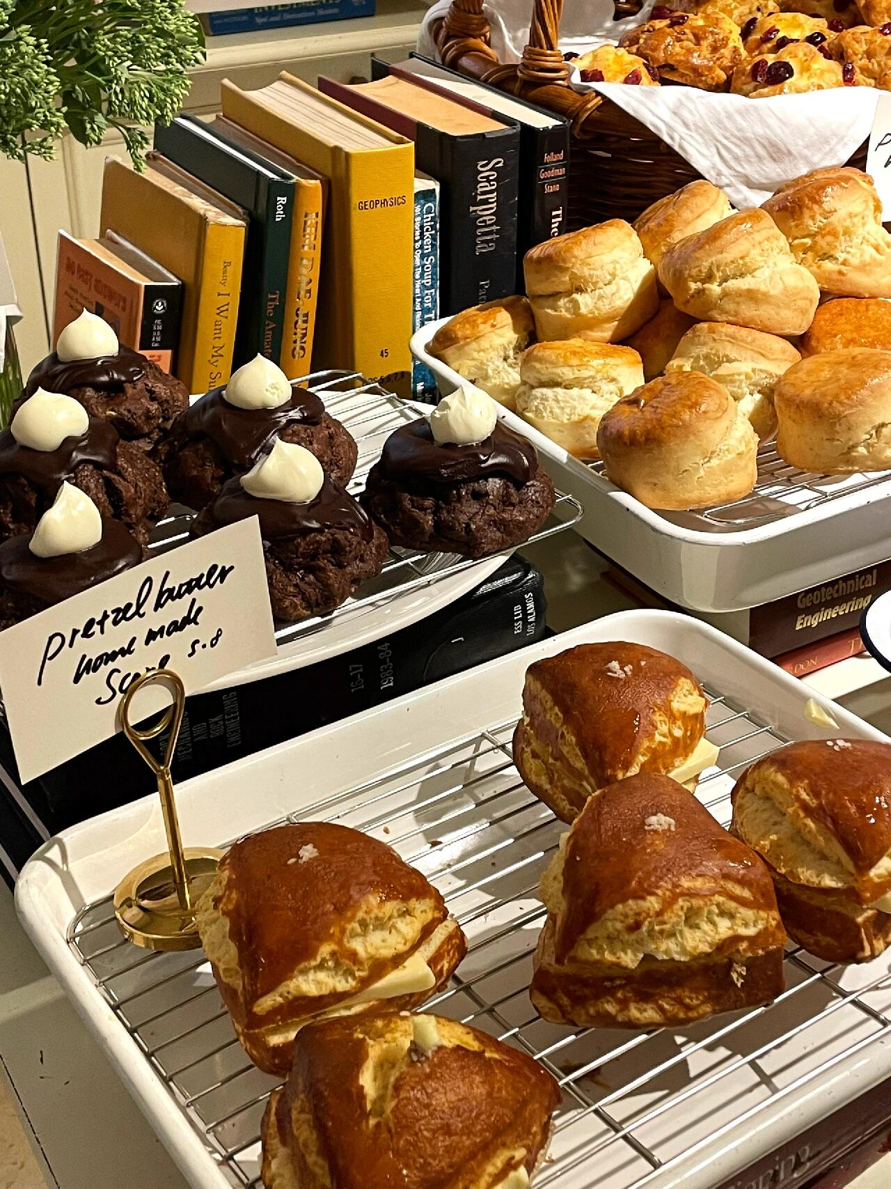 
                        首爾延南洞｜超美的甜品咖啡店??店名：Cafe Layered地址：?? ???? ??? cafe layered Yeonnam ?? ??? ???? 161-4#首爾探店 #首爾蛋糕店 #首爾咖啡店 #首爾美食 #韓國旅行 #延南洞 #甜品控 #咖啡時光 #韓國打卡地 #首爾必去