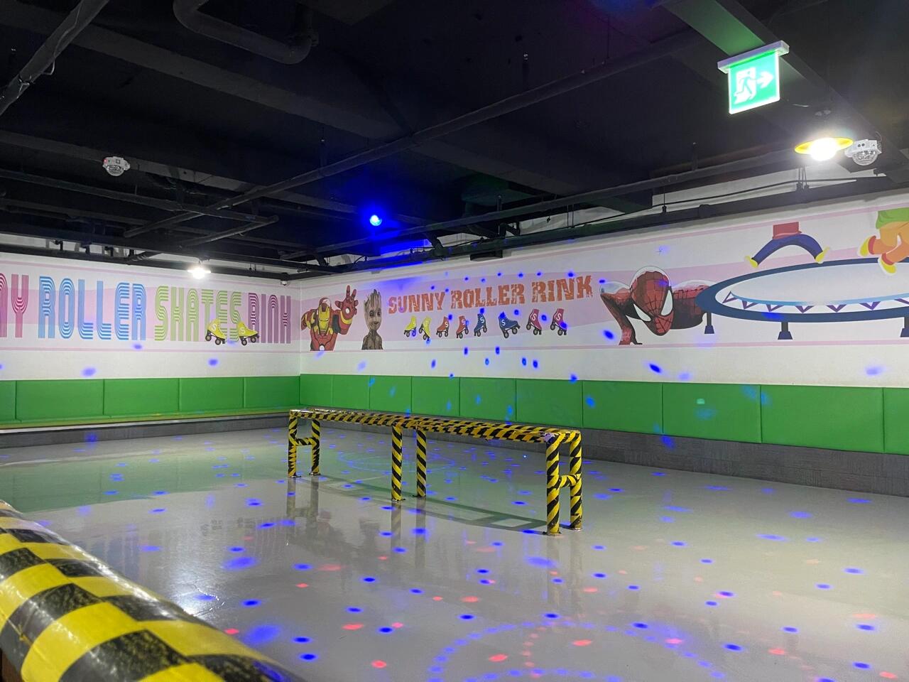 
                        首爾周邊游—東仁川一日游東仁川一日游路線：新浦國際市場(??? ????) - Sunny滑冰場(??? ?????????) - The Opening Port 韓屋咖啡廳 (??? ??? ????)??新浦國際市場介紹：“據說是共存著歷史、傳統、文化的代表性市場。” “仁川最早的近代常設市場”(全天營業) “與開港歷史一起走過100多年的仁川代表性市場”地址：地鐵1號線東仁川站下車，從2號出口出來，向新浦洞方向約100米詳細地址：400-080 仁川廣域市中區又玄路四九號街 (400-080 ????? ?? ???49?? 11-5)營業時間：早10:00-晚09:30??下午小編來到了滑冰場——Sunny滑冰場(??? ?????????)地址：仁川廣域市中區仁峴洞3-2 ，????? ?? ??? 3-2營業時間：周一到周五 13:30 – 19:00周末 / 公休日 10:30 – 21:00 (入場截止時間18:00)一天的最后果然還是要由咖啡來結束，小編來到了一家韓屋式的咖啡店??The Opening Port 韓屋咖啡廳 (??? ??? ????)地址：仁川廣域市中區沓東路12號街 ，????? ?? ???12?? 6-6營業時間：早11:30-晚09:00 (最后訂單截止 8點30分)#仁川旅游 #韓國復古咖啡店 #韓國旅游 #首爾周邊游 #東仁川 #韓國滑冰場 #韓屋咖啡廳