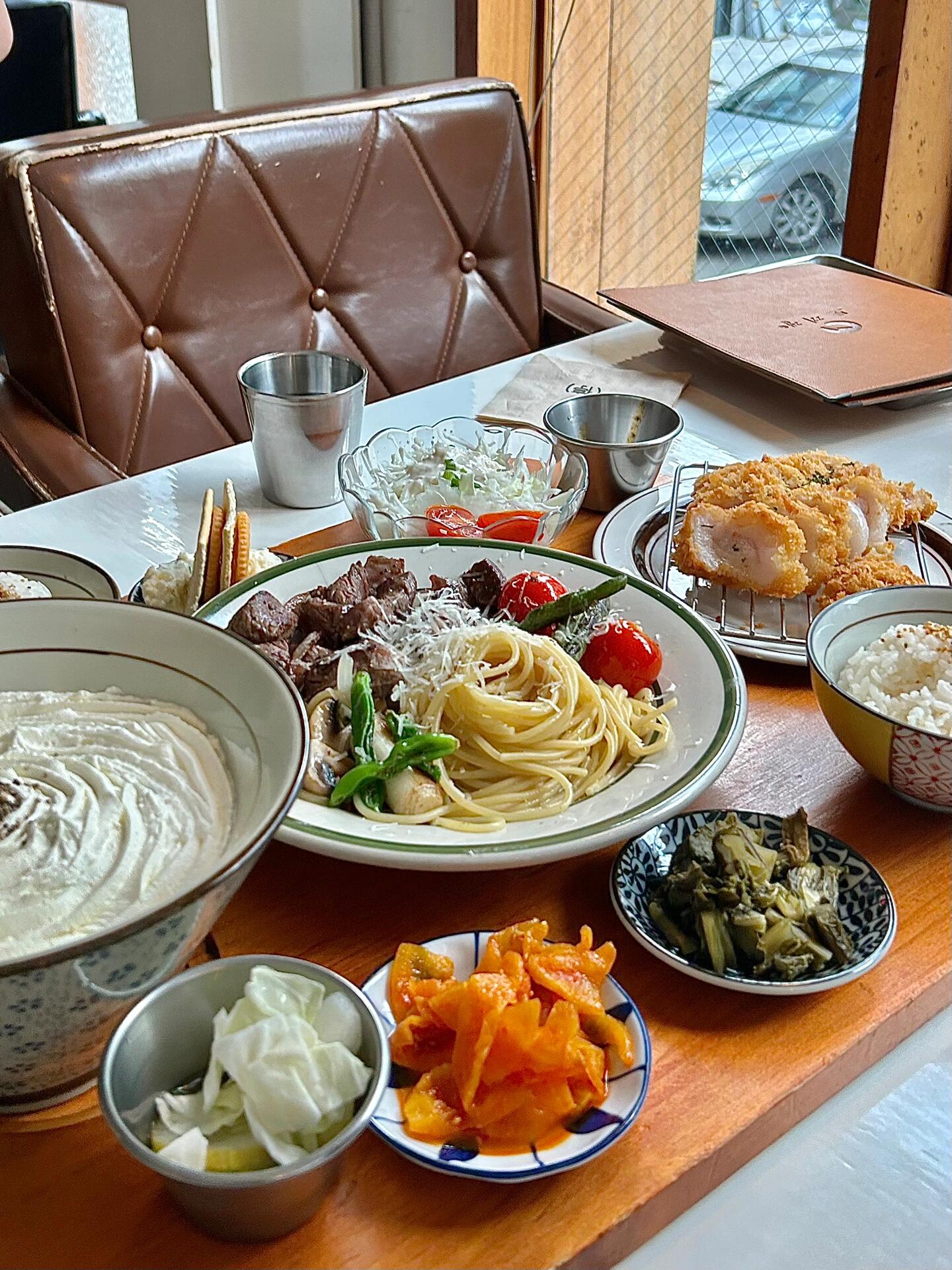 
                        ????弘大兔子亭?????地址：?? ??? ????2? 13 1?~3?我和朋友覺得這里的食物超級美味??，下次一定還會再來～#韓國生活 #韓國探店 #首爾美食 #弘大美食 #韓國美食 #美食日常 #弘大探店 #韓國留學 #弘大餐廳
