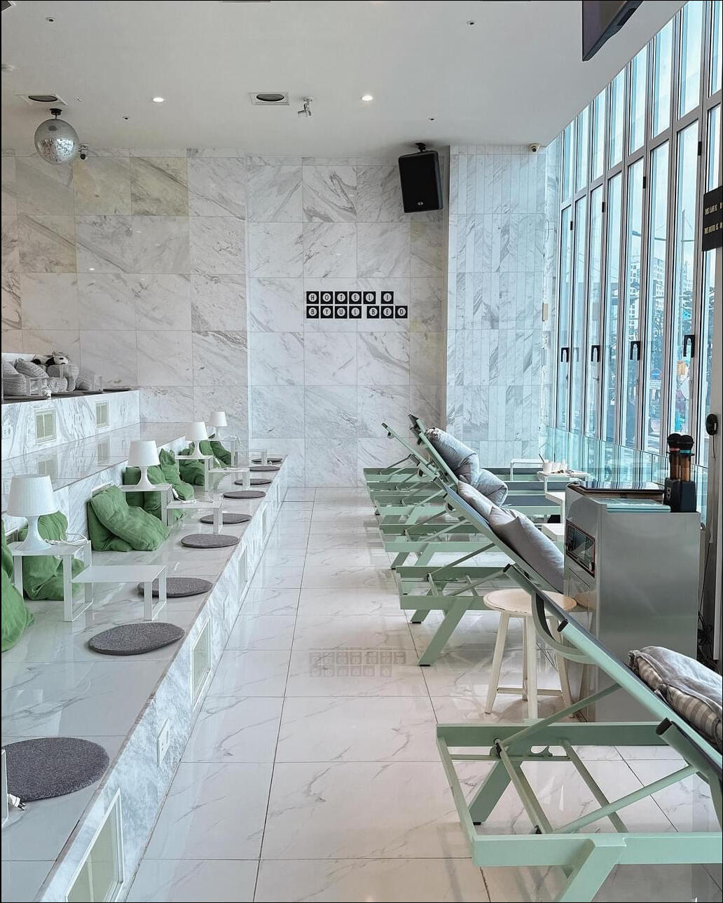 
                        Cafe Byul Bed（Hotel 1）釜山廣安“Hotel 1”是一家結合咖啡店的膠囊旅館，除了住宿外，還可以額外付費11800韓元進入Cafe Byul Bed。你可以躺在咖啡廳里欣賞廣安大橋和沙灘的美景，還有各種美食小零嘴、星巴克咖啡、冰淇淋、現打果汁、土司面包吃到飽！超多韓國情侶都來這里約會哦！????地址：203 Gwanganhaebyeon-ro, Suyeong-gu, Busan, 南韓????? ??? ????? 203電話：+8270 88925800營業時間：7:30-午夜#korea #busan #韓國 #韓國旅游 #韓國旅游景點 #釜山 #釜山旅行 #自由行 #busanvisitpass #koreatravel #koreatrip #韓國推薦 #釜山景點 #廣安里 #廣安大橋 #水營區 #cafebyulbed #韓國咖啡廳 #韓國咖啡廳推薦 #韓國吃到飽 #釜山咖啡 ???