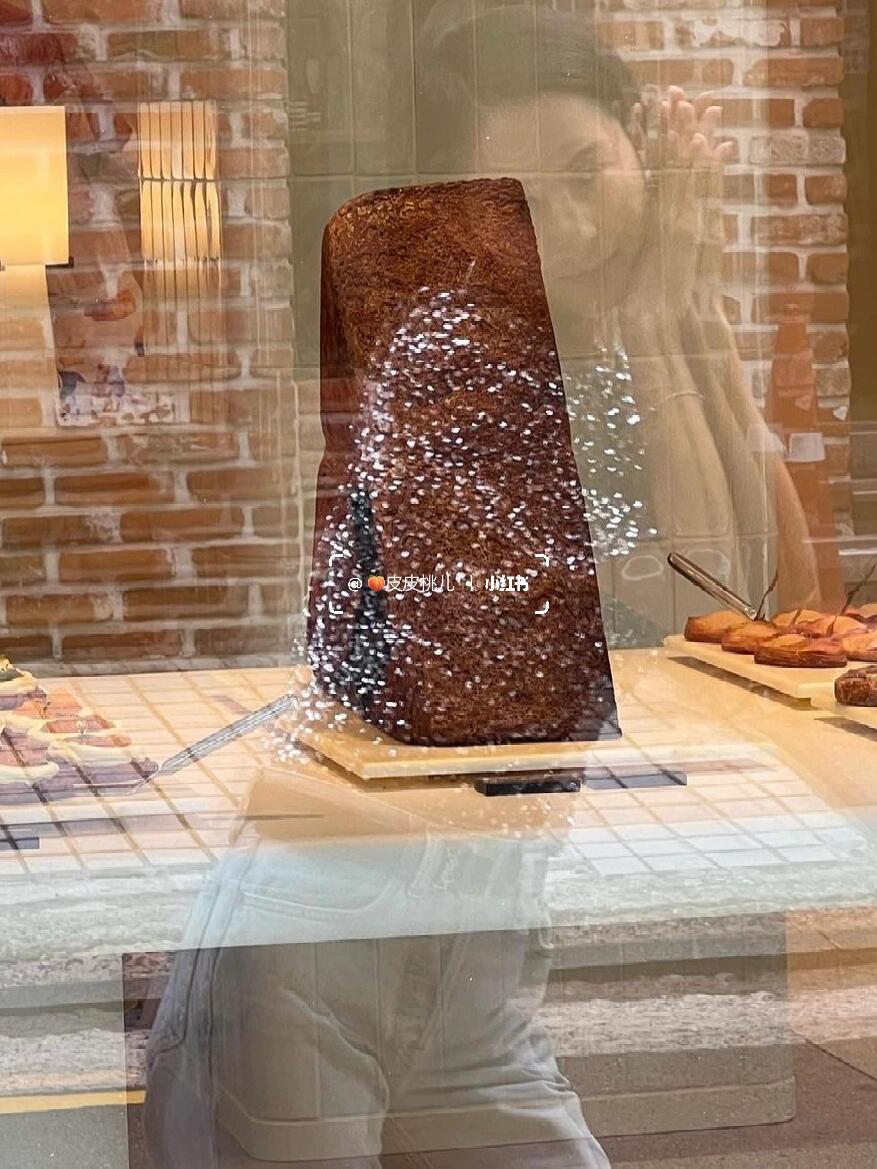 
                        ????韓國首爾新沙NUDAKE牛角包??咖啡店??韓國NUDAKE的第三家旗艦店The Croissant-Shinsa分店將在9月8日盛大開幕！這家店提供各種美味的牛角面包，菜單豐富多樣。韓國女明星金娜英已經(jīng)提前去打卡啦！GM真的太會玩了，店內(nèi)到處都是超大的牛角面包造型，絕對是拍照??打卡的好地方！姐妹們千萬不要錯過哦！NUDAKE SINSA??開業(yè)日期：9月8日星期五?營業(yè)時間：11:00-21:00??地址：韓國首爾江南區(qū)江南大路16243（??? ??? ????162? 43)#甜品 #設計 #韓國咖啡店 #韓國咖啡 #韓國甜品店 #首爾生活 #首爾探店 #首爾日常 #韓國生活 #韓國旅行 #韓國日常 #韓國旅游 #韓國留學 #韓國探店 #吃貨在首爾 #韓國咖啡廳 #咖啡店 #咖啡 #面包 #面包控 #gentelmonster #GM