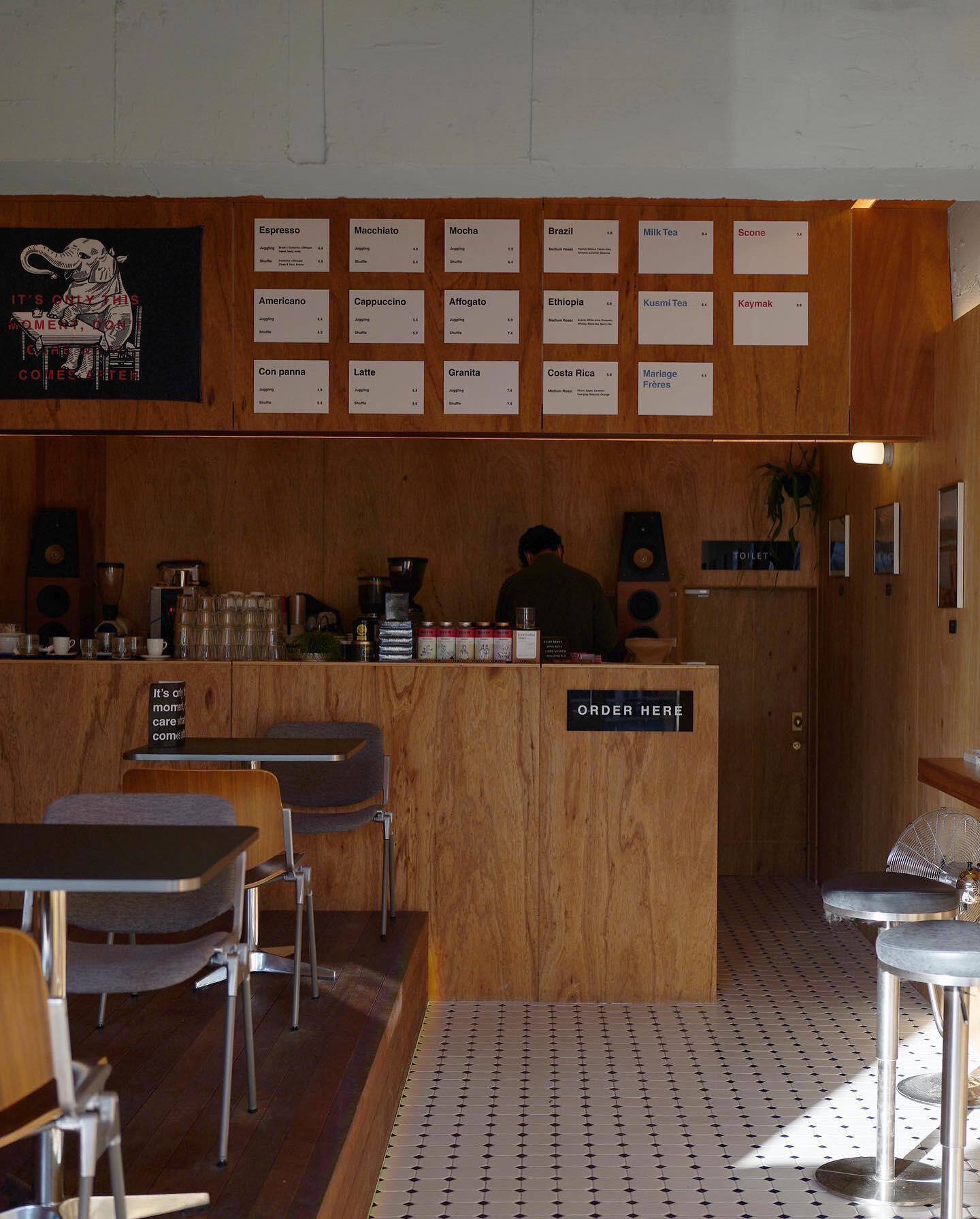 
                        慶州必訪咖啡館｜Barnum Coffee??探索慶州的咖啡天堂 - Barnum Coffee??位于韓國慶州市的心臟地帶，地址：?? ??? ??? 178-4#韓國慶州 #韓國咖啡店 #慶州咖啡館 #咖啡探店日記 #高顏值咖啡館 #咖啡時光 #咖啡愛好者的天堂 #慶州旅行必備 ?????