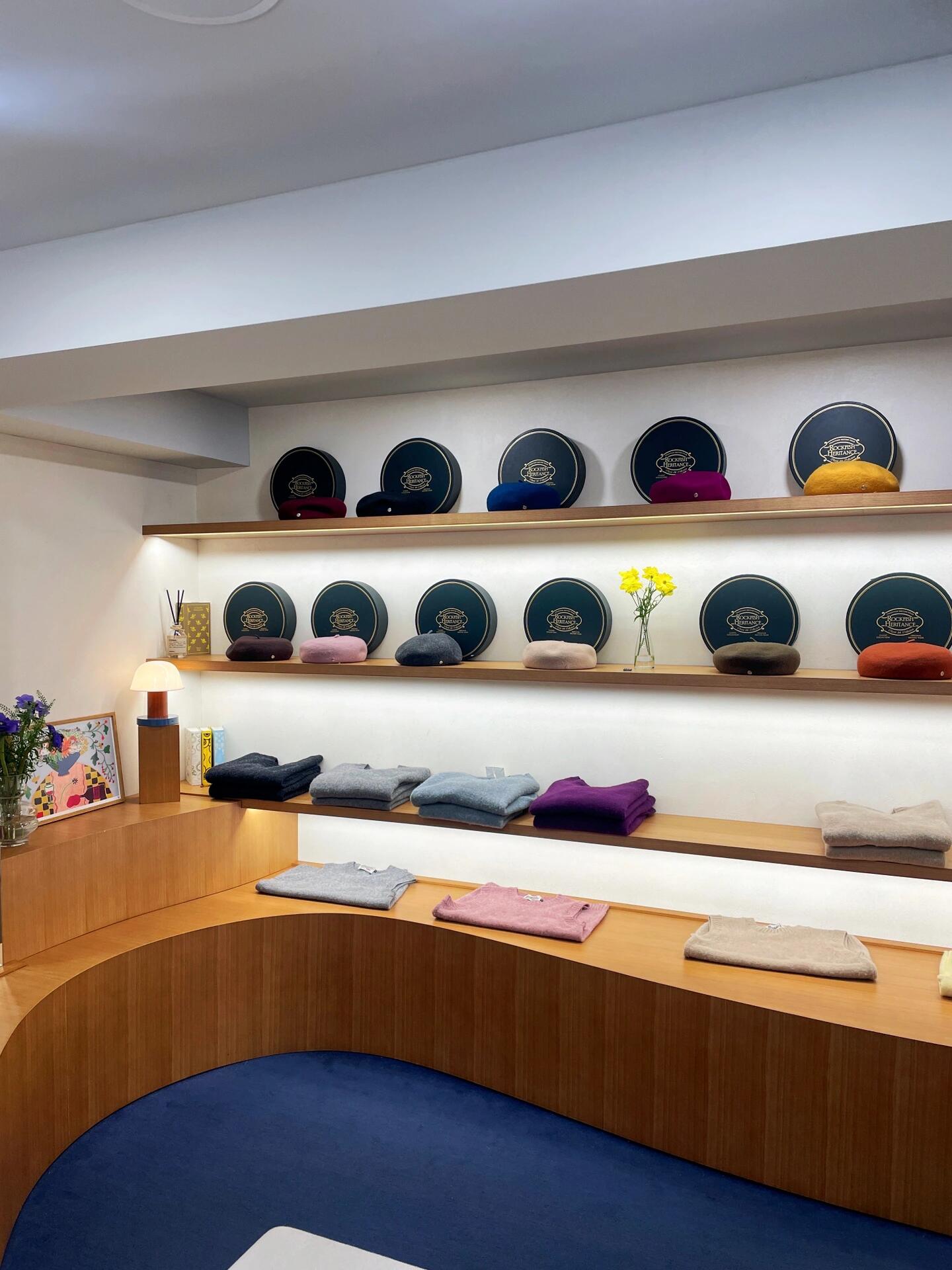 
                        ????漢南洞探店 | Rockfish ??最近超火的韓國(guó)本土品牌Rockfish他家不僅有當(dāng)下流行的芭蕾舞鞋，還有主打的靴子系列顏色選擇超多，基礎(chǔ)款和限量款都美到爆去漢南洞一定要去逛逛他家除了漢南洞，其他地方也有分店哦地址：?? ??? ????54? 58-26 B1??營(yíng)業(yè)時(shí)間：每天12點(diǎn)-22點(diǎn)#探店 #韓國(guó) #漢南洞 #韓國(guó)探店 #rockfish #芭蕾舞鞋 #韓國(guó)小眾品牌 #周末探店 #Rockfish