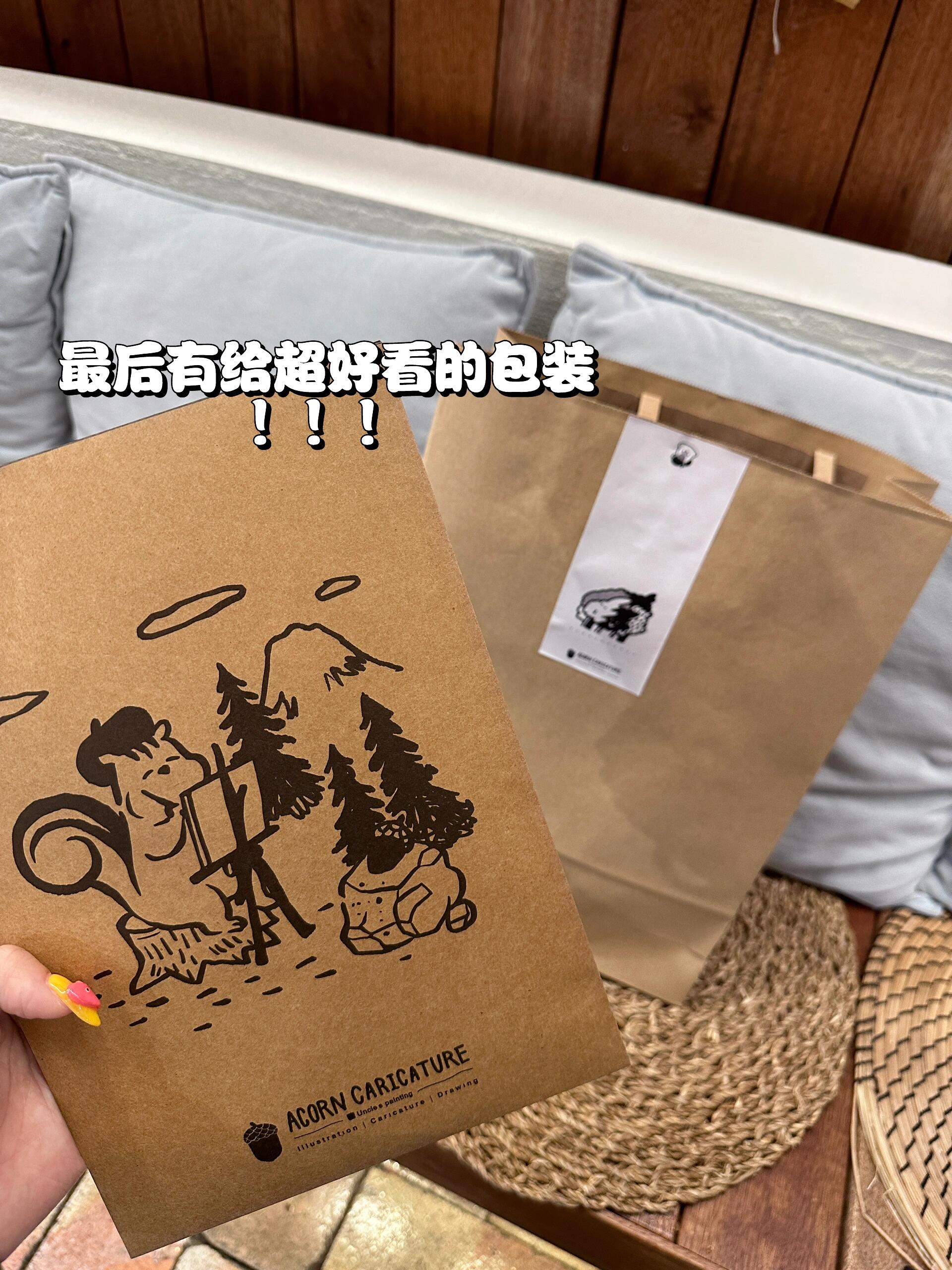 
                        ????｜確定不去畫嗎？？弘大有兩家分店，距離特別近，大概步行一分鐘的樣子。??2是會最先遇到的第一家店，是專門畫肖像的。??3才是畫漫畫四宮格的。第一家我們去的時候需要小小排一會兒，但是我比較傾向漫畫四宮格，所以就沒等待。店員給我們指路說一分鐘路程，確實很近。進去我們是第一組，沒有等待～可能這是下雨天唯一的好處吧。開始前需要先付??，然后再開始作畫。因為我們完全沒有想法要怎么畫，就讓畫師自由發揮。唯一的要求就是要加上我的女兒。把我女兒照片給她看之后開始畫～記住不要太早去哦，韓國人的營業時間都比較晚。給我們畫畫的畫師人超級好！第一張她畫的自己不太滿意（表情她覺得沒畫好），又重新給我們畫了一副。原本不太好的就免費送我們了！??最后：我們關注了ins，送了我們15張小貼紙和6張明信片??地址：首爾麻浦區東橋洞路38街34，1樓的橡子漫畫#韓國 #探店 #弘大探店 #弘大 #首爾 #首爾探店 #漫畫 #弘大漫畫店
