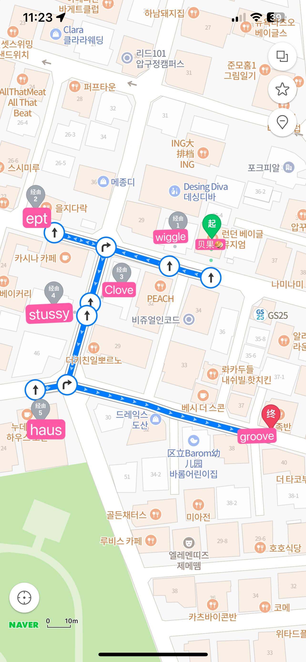 
                        ???? 狎鷗亭貝果探店 & 逛街攻略想在首爾嘗到最美味的貝果，狎鷗亭的道山店是個不錯的選擇！聽說早上8點開門時去幾乎不用排隊，但我到達時已經是11點多了。首先需要在門口的取號機上取號。如果有韓國手機號，可以輸入號碼等待叫號；沒有的話，可以掃描機器上的二維碼跳轉到catchtable的線上頁面取號。店里的小姐姐非常友好，會一步一步指導你操作。（我曾存過這個取號網址，但后來發現必須現場掃碼才能使用??）我去的時候正好是bp演唱會當天的周六，游客相對較多。打包需要等1小時，現場吃則要等2小時。不過！這里真的非常好逛！Wigglewiggle就在隔壁，stussy、ept、clove haus（可以買到Gm和tambourins）都在步行5-10分鐘的范圍內，等位時可以順便逛街！我把路線放在最后一張圖，naver導航線路在評論里哦。逛完街后回去吃貝果，快到號時會收到郵件通知。挑選完貝果后還可以選擇店內的奶酪搭配，不過如果已經買了含奶酪的款式，就不需要額外添加了，奶酪量已經很足！他家的貝果真的超級好吃，我買了potato cheese、Spring onion和Truffle pepper，都很贊，特別推薦堿水貝果體（pretzel）的款，香香韌韌！#倫敦貝果博物館 #首爾 #首爾美食 #狎鷗亭 #韓國旅行 #美食探店 ????