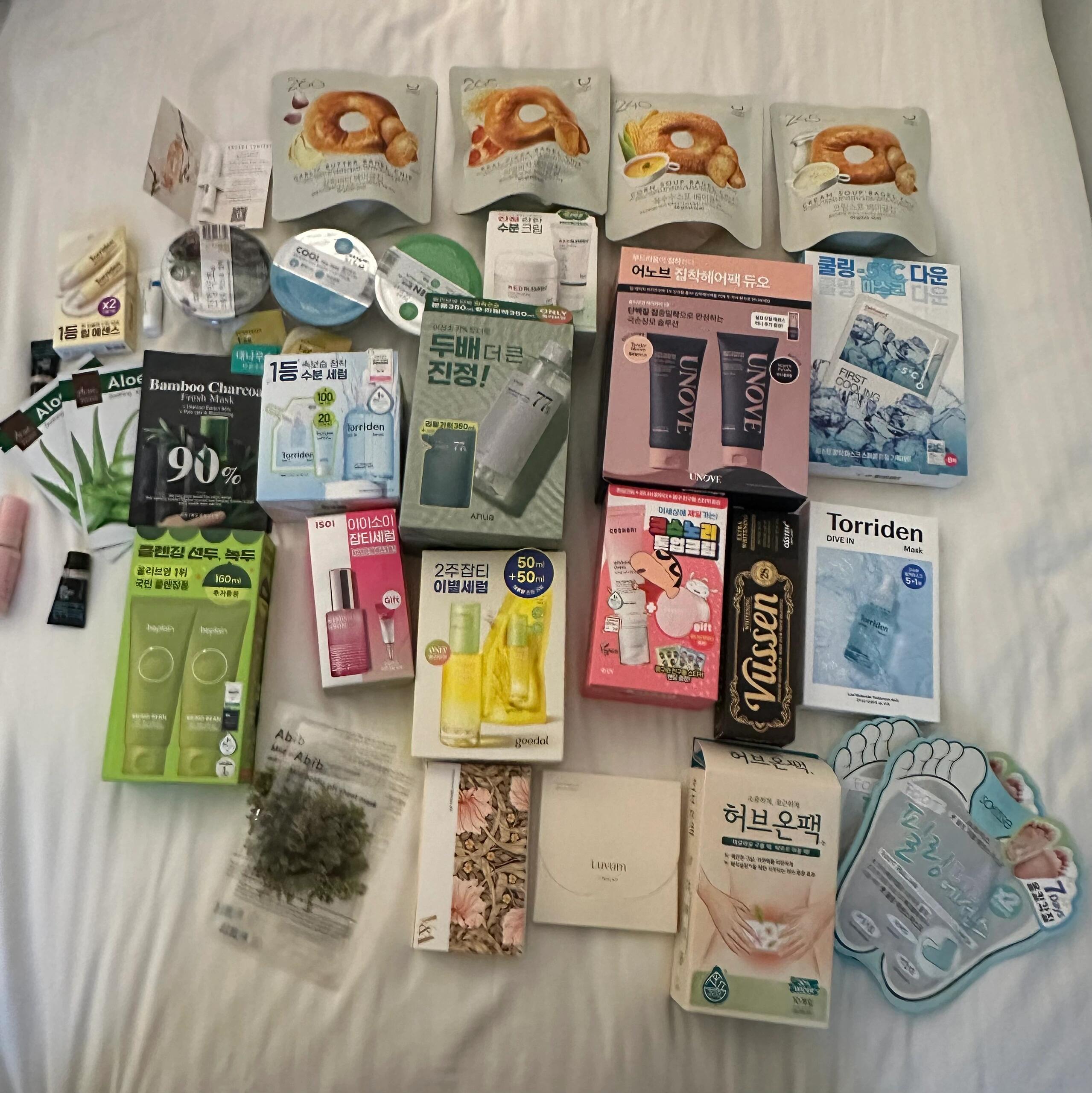 
                        Olive Young購物清單，姐妹們快來支招！?還有哪些好用的寶藏我還沒入手？姐妹們快告訴我，后天就要飛埃德蒙頓開始屯里生活啦，強烈推薦！??????? #OliveYoung #韓國購物 #好物分享