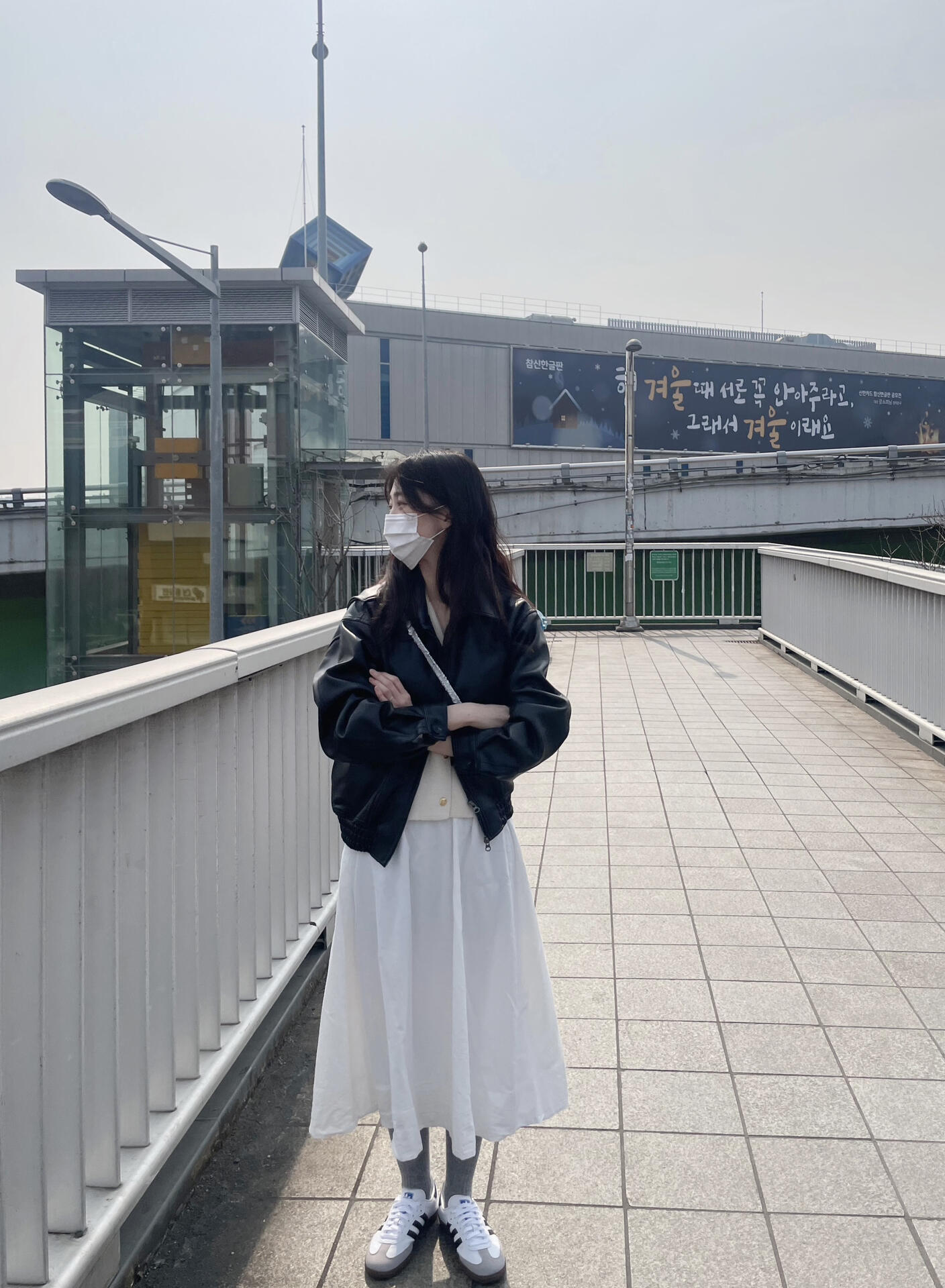 
                        ????春天來了～逛漢南洞春天來了，不用再穿羽絨服啦????????????#underson#lerobe#cosmoss#adidas #samba#日常穿搭 #每日穿搭 #韓國東大門 #漢南洞 #韓國貨檔口 #韓國東大門新款 #韓國穿搭